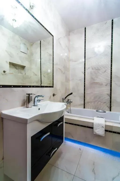 Shower in inQse Warsaw Centre