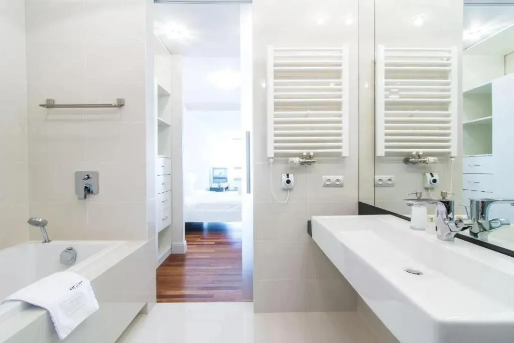 Shower in inQse Warsaw Centre