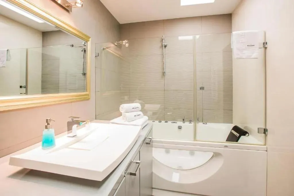 Shower in inQse Warsaw Centre