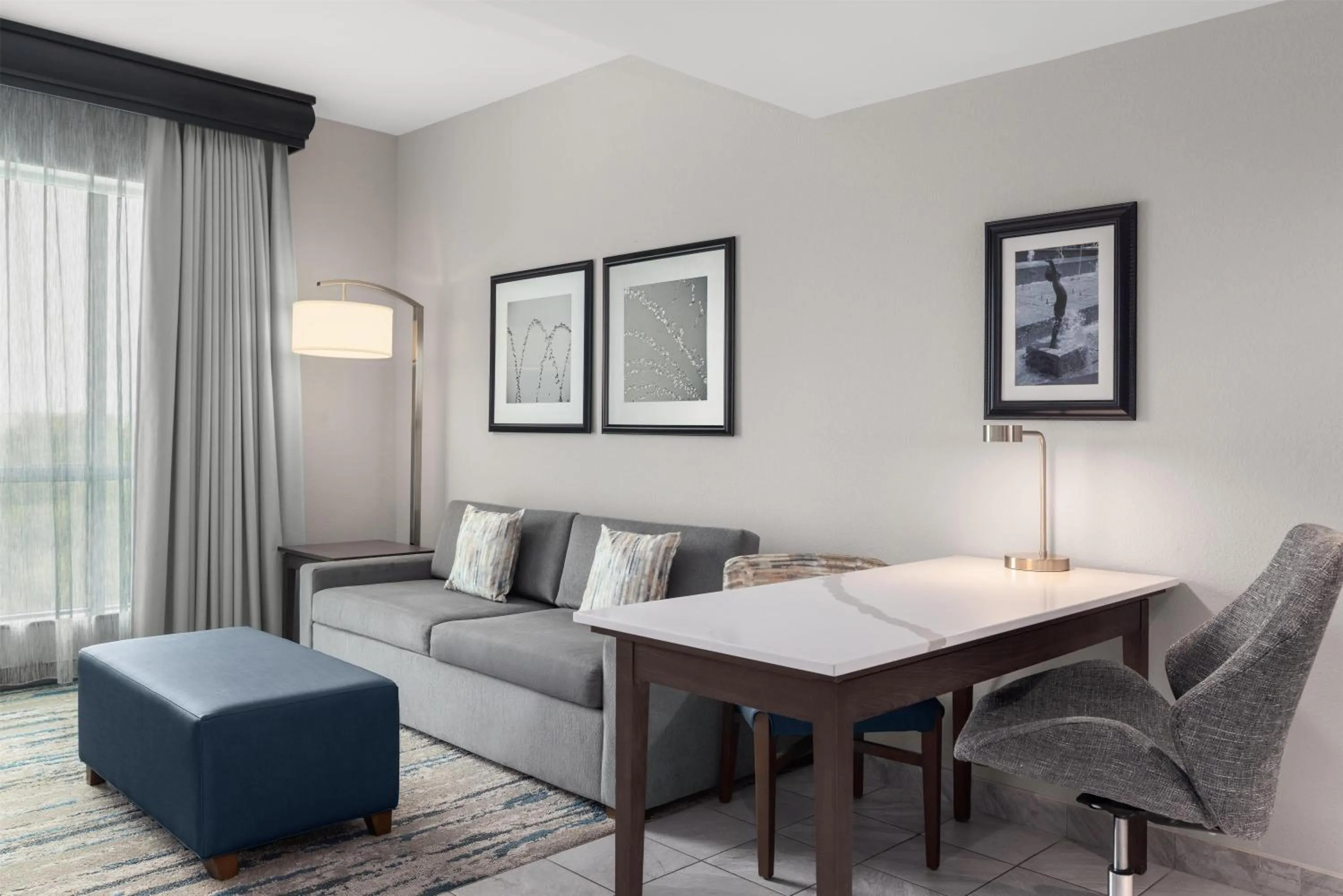 Bedroom in Embassy Suites Charlotte/Ayrsley