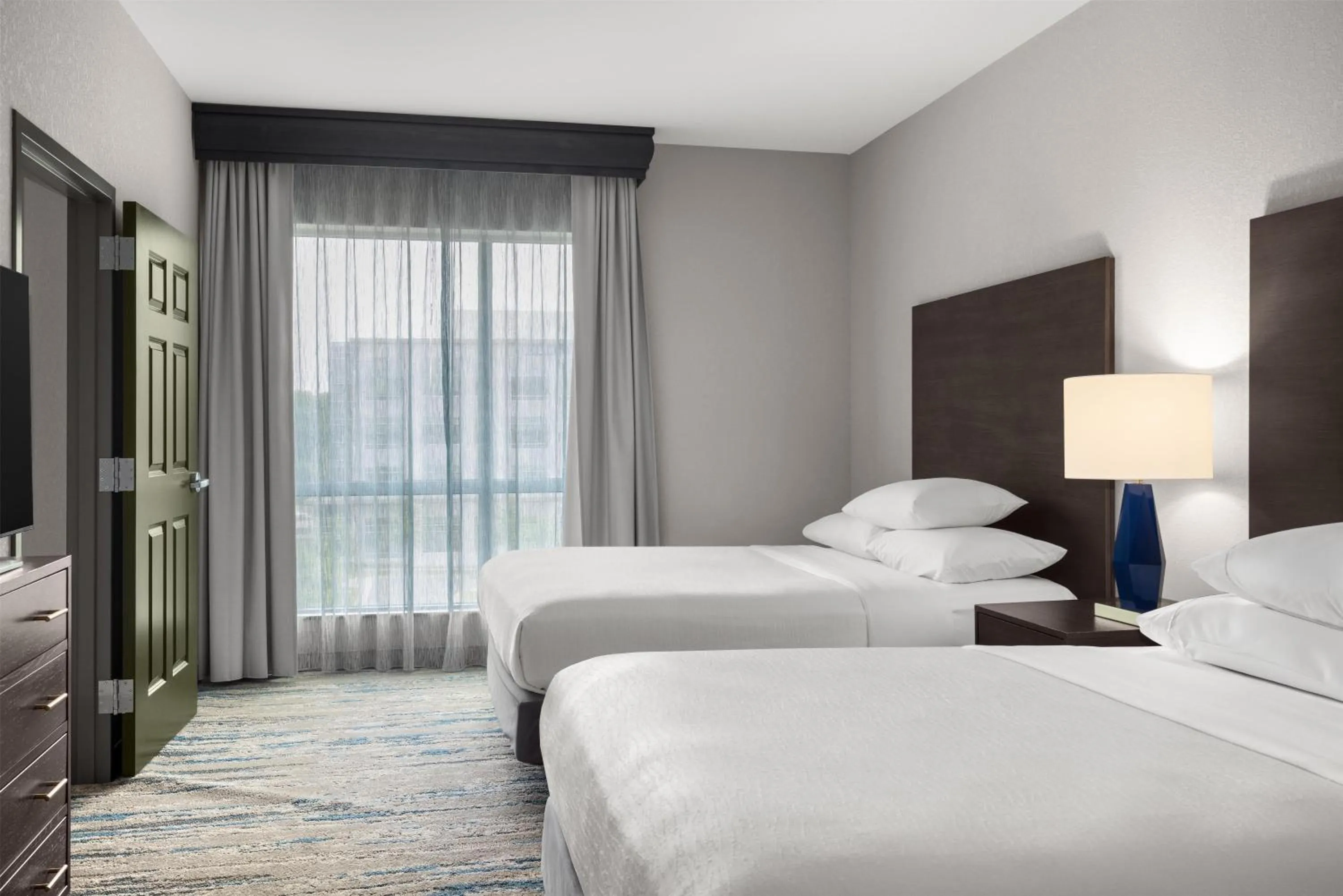 Bed in Embassy Suites Charlotte/Ayrsley