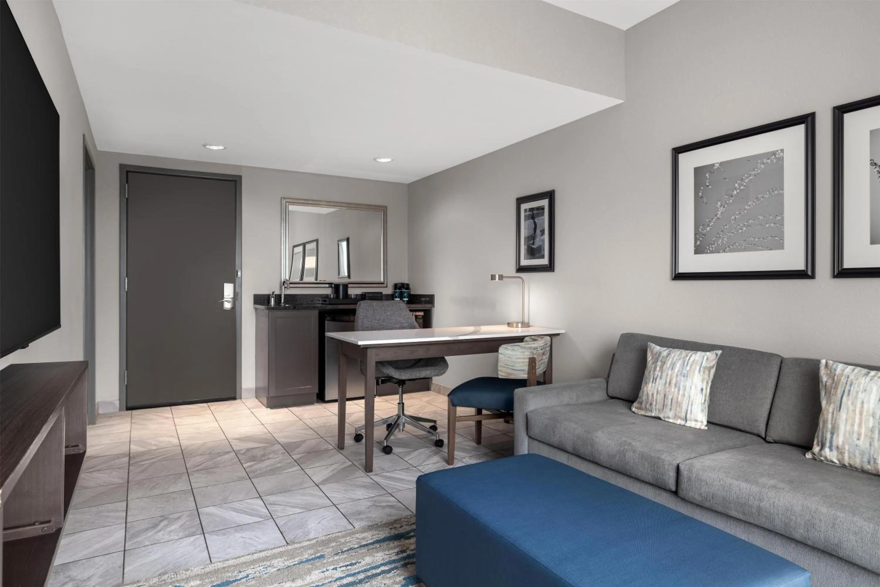 Bedroom in Embassy Suites Charlotte/Ayrsley