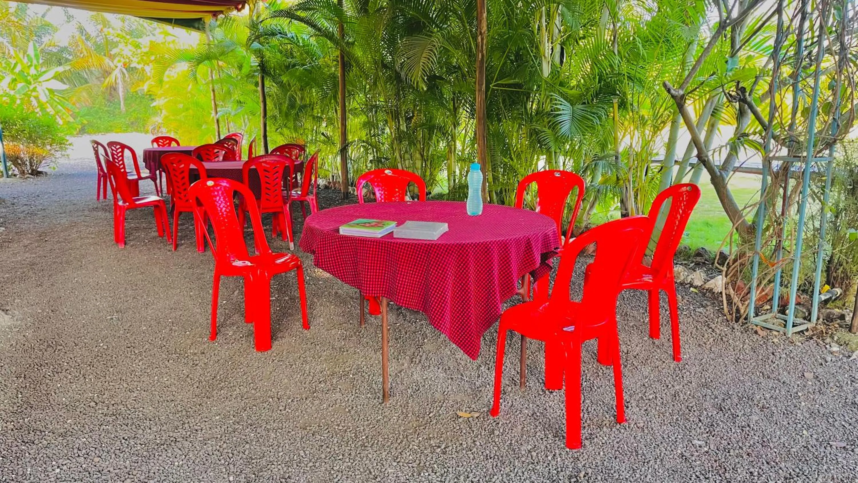 Restaurant/places to eat in YUGANNKURR farmhouse