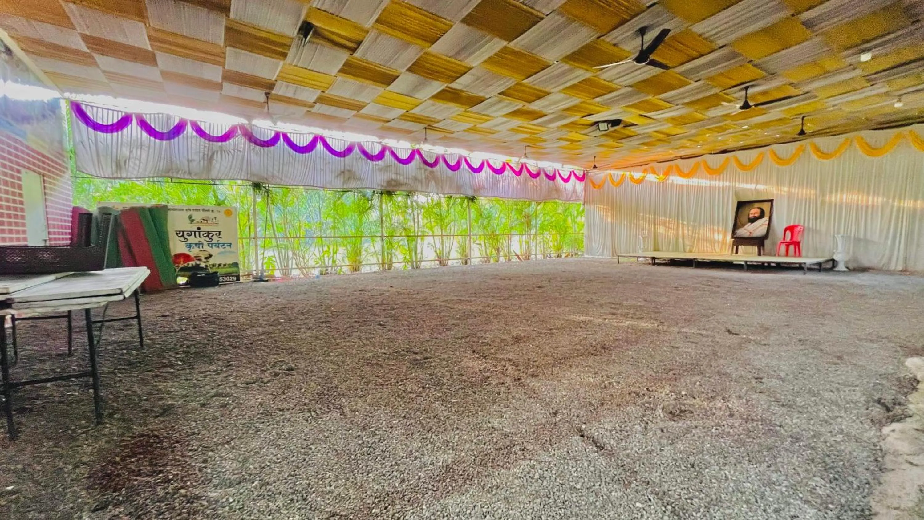 Communal lounge/ TV room in YUGANNKURR farmhouse