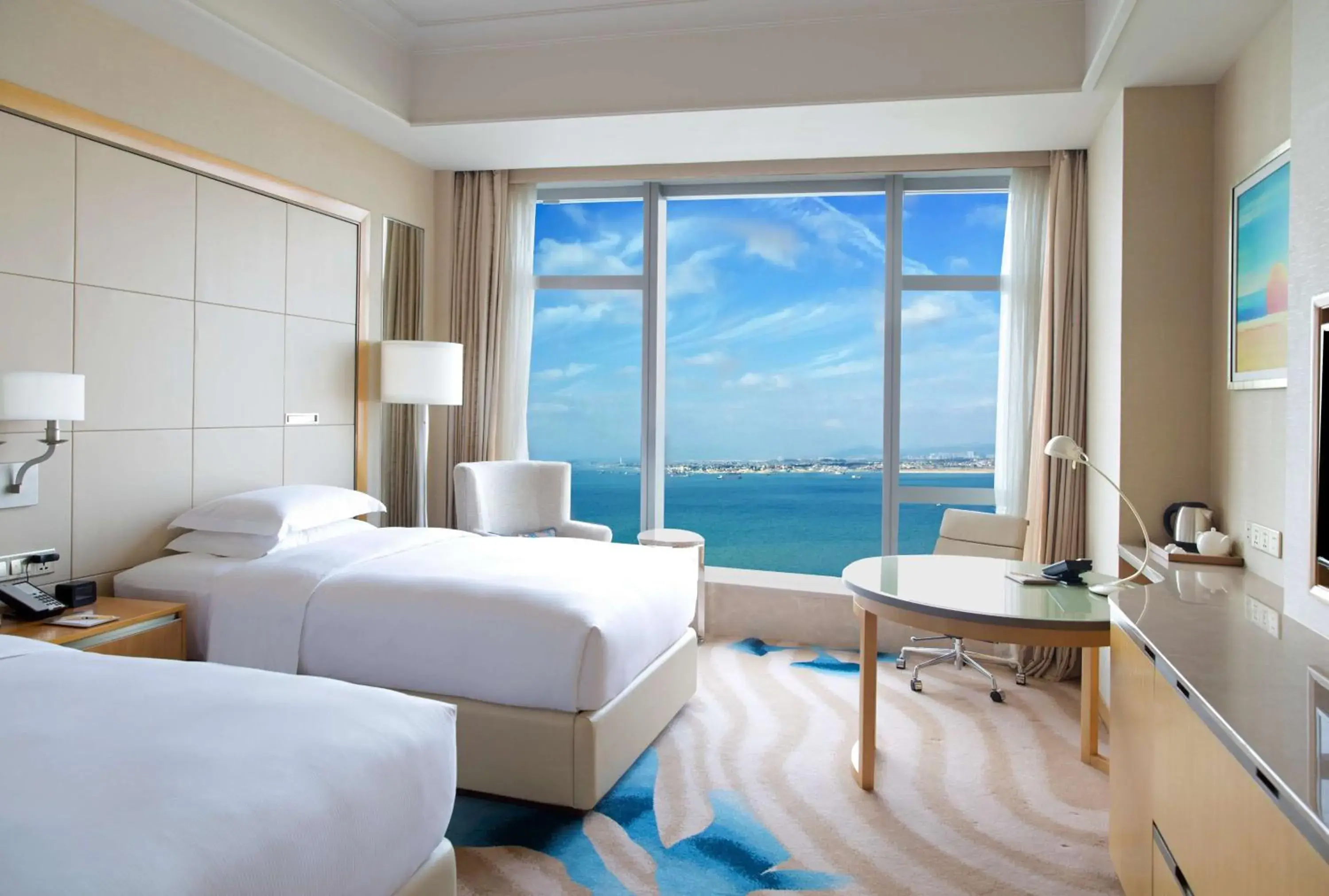 Twin Executive Room in DoubleTree by Hilton Hotel Xiamen - Wuyuan Bay Twin Executive Room in DoubleTree by Hilton Hotel Xiamen - Wuyuan Bay