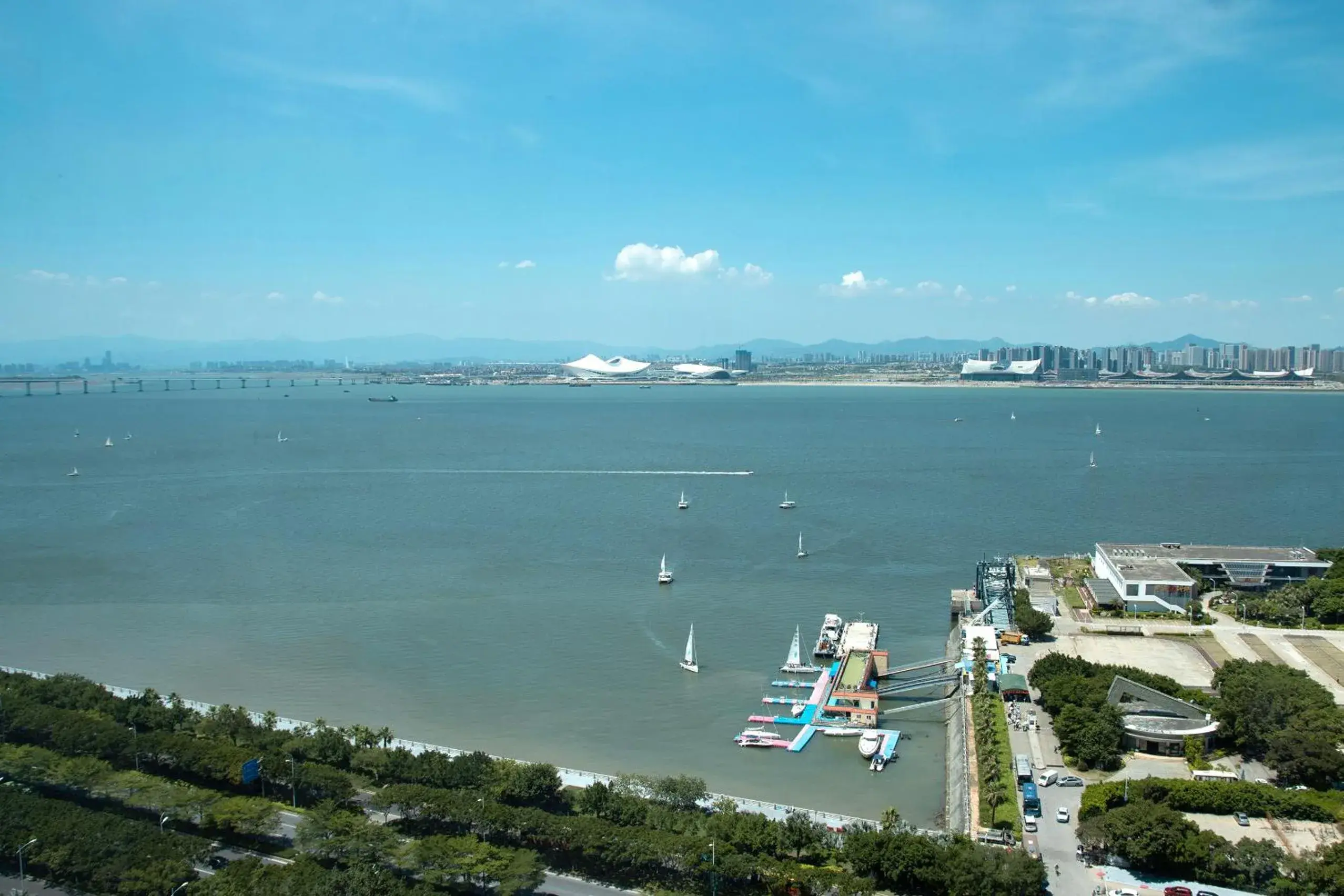 Twin Executive Room with Bay View in DoubleTree by Hilton Hotel Xiamen - Wuyuan Bay Twin Executive Room with Bay View in DoubleTree by Hilton Hotel Xiamen - Wuyuan Bay