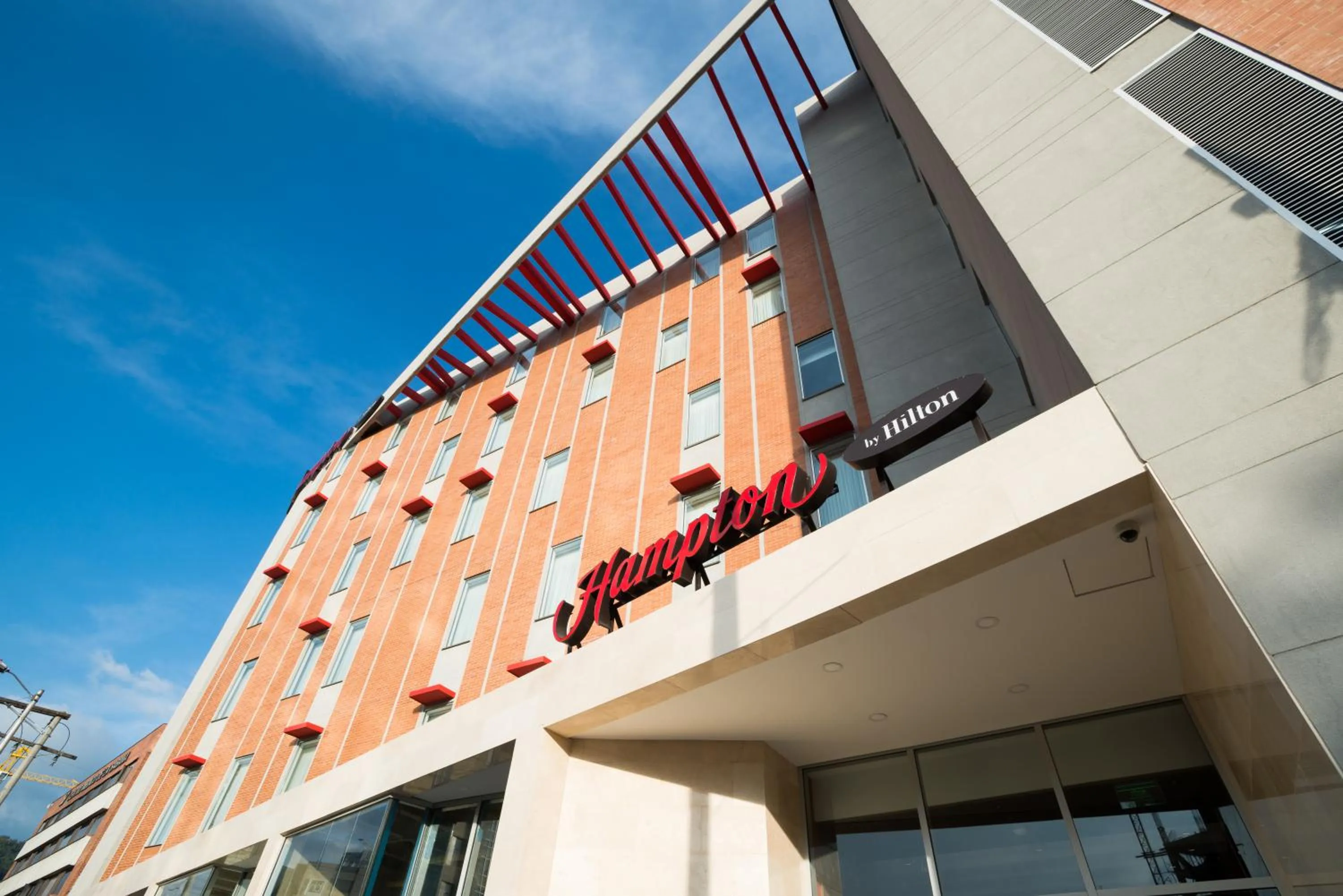 Property building in Hampton by Hilton Bogota Usaquen
