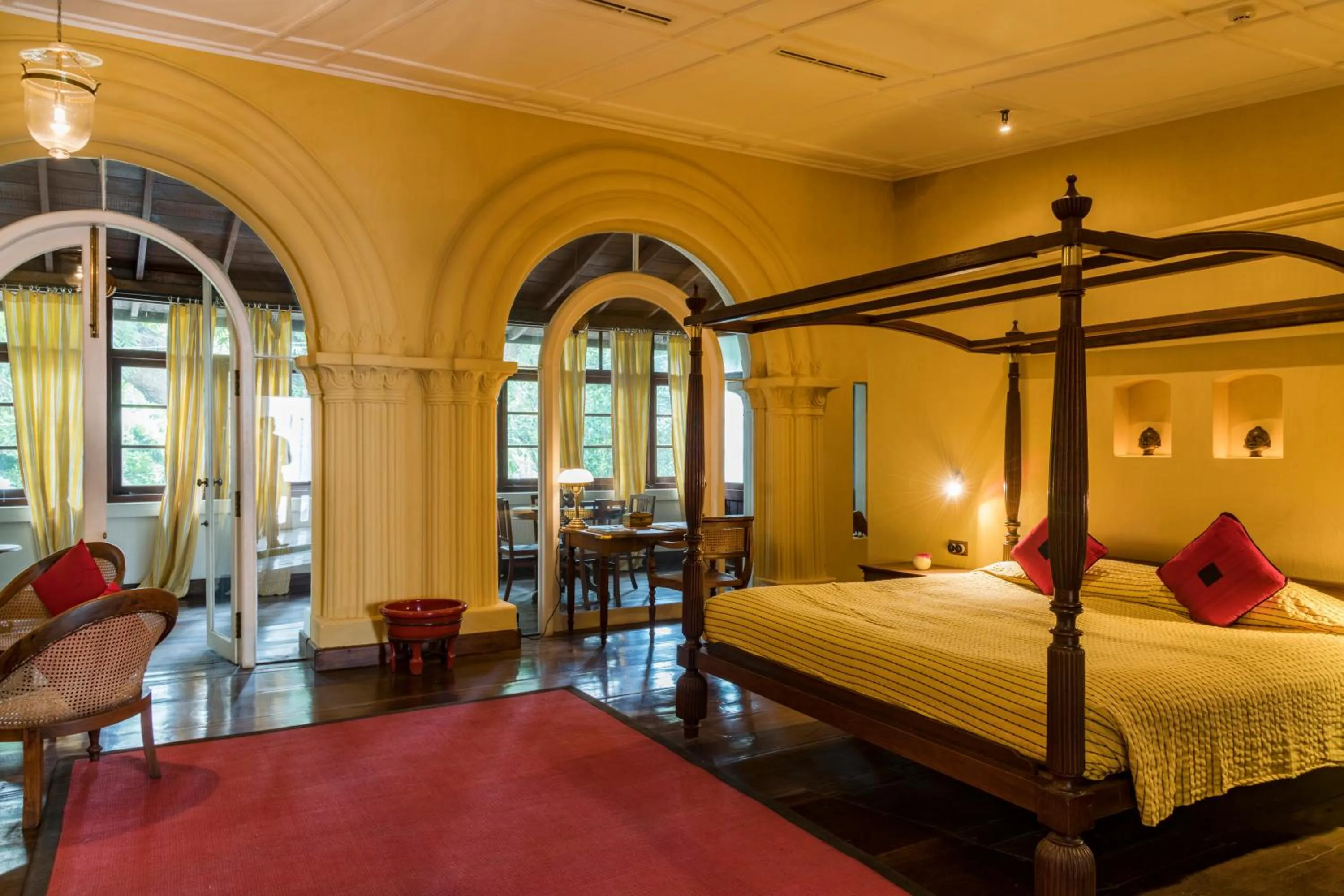 Bed in Old Harbour Hotel