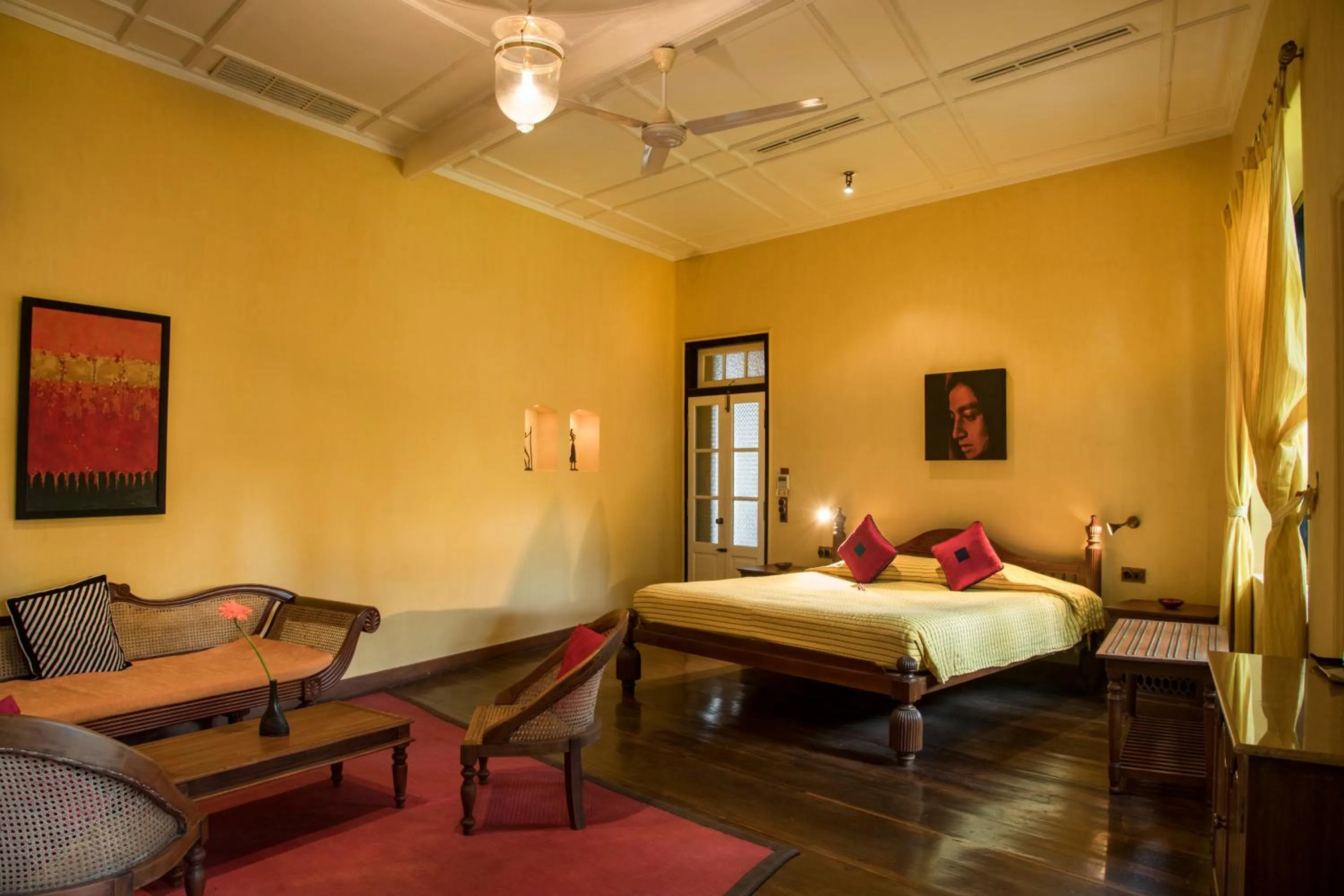 Bed in Old Harbour Hotel