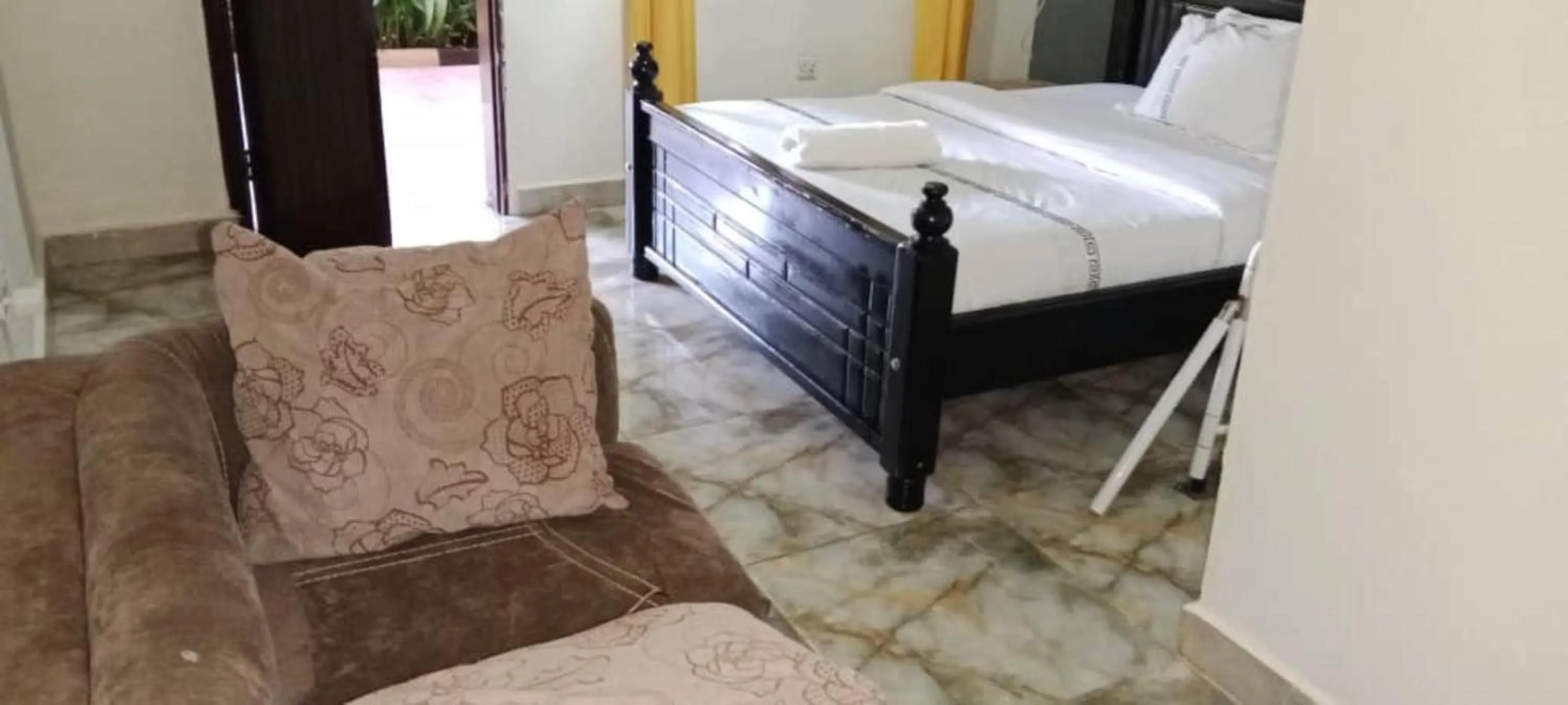 Bed in Gorilla African Guest House