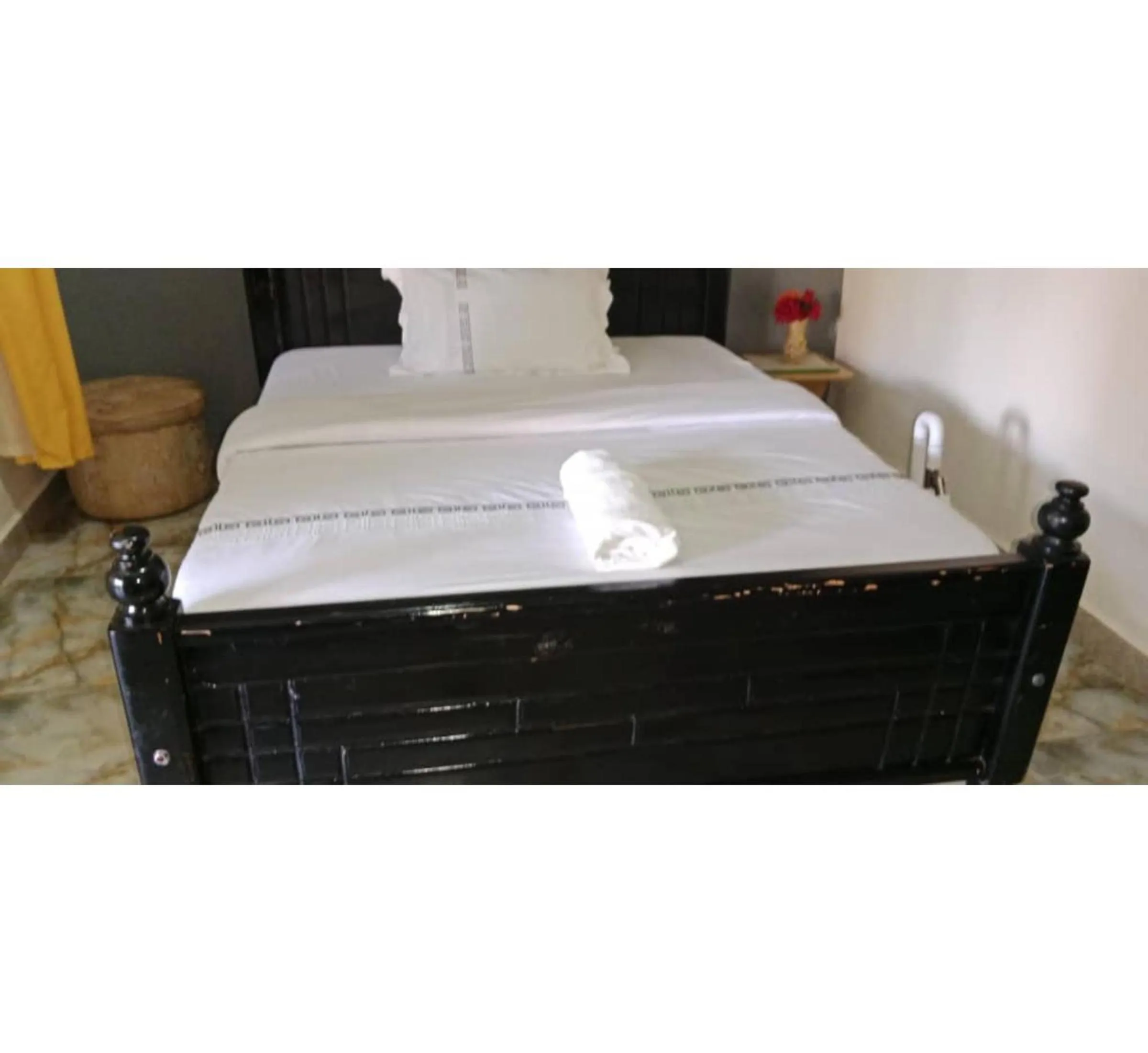 Bed in Gorilla African Guest House