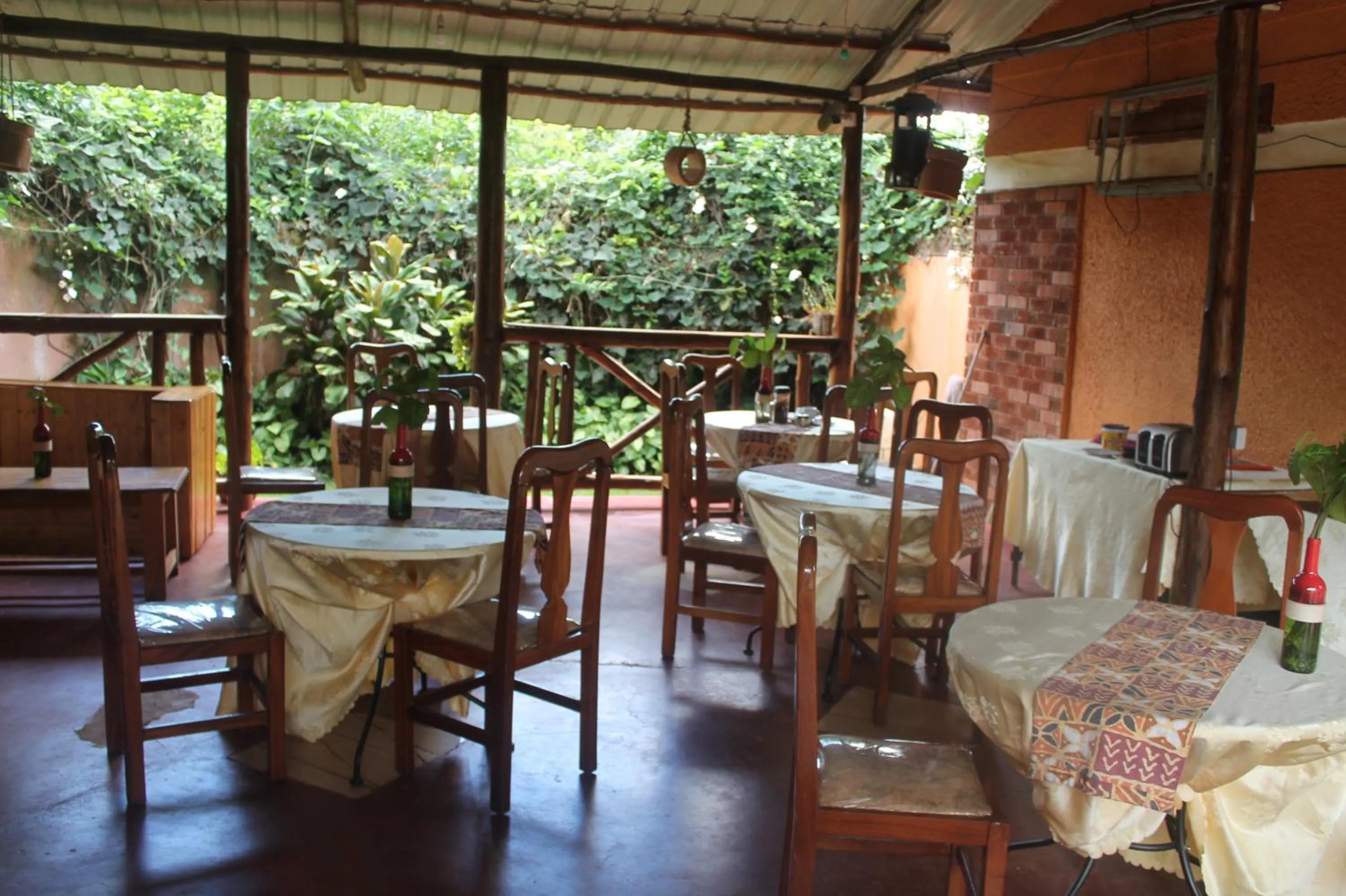 Restaurant/places to eat in Gorilla African Guest House