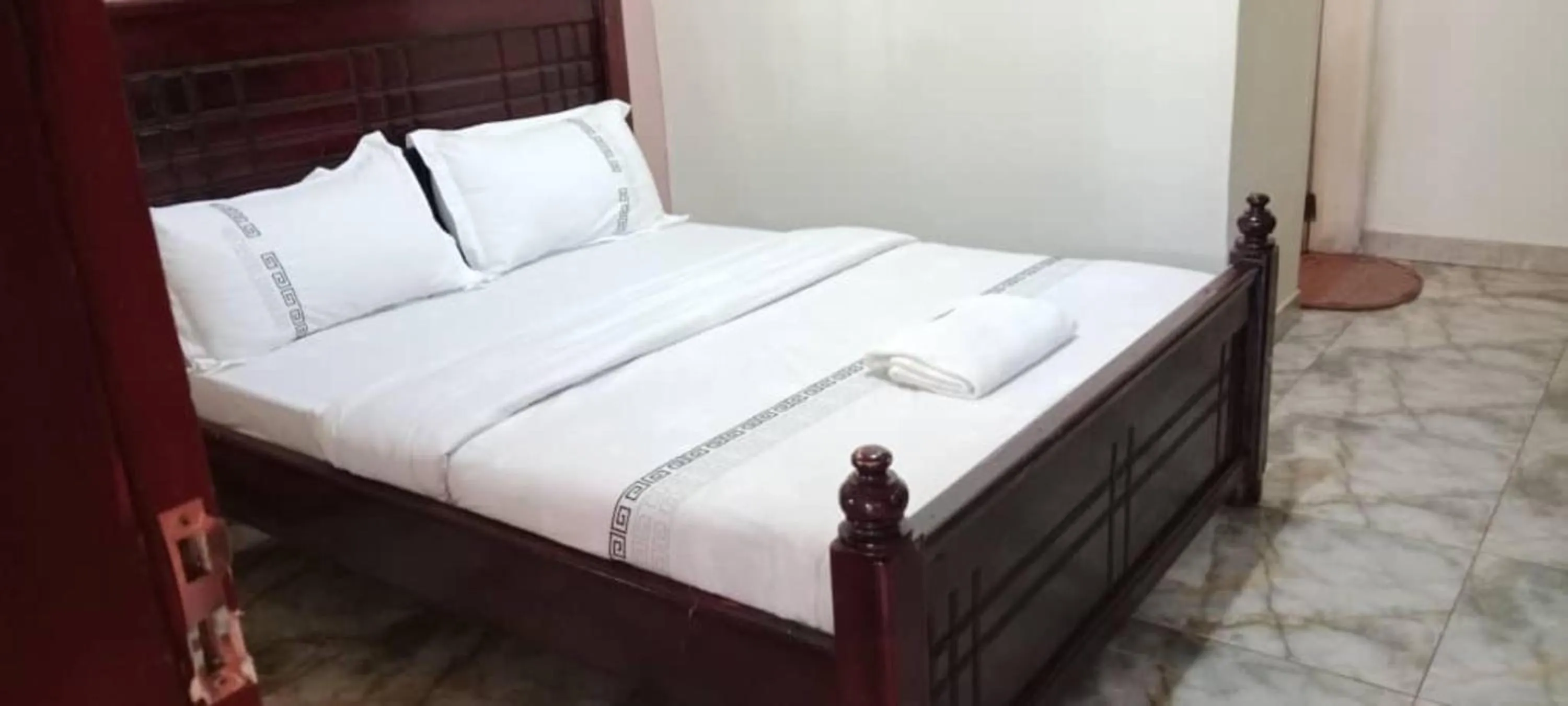 Bed in Gorilla African Guest House