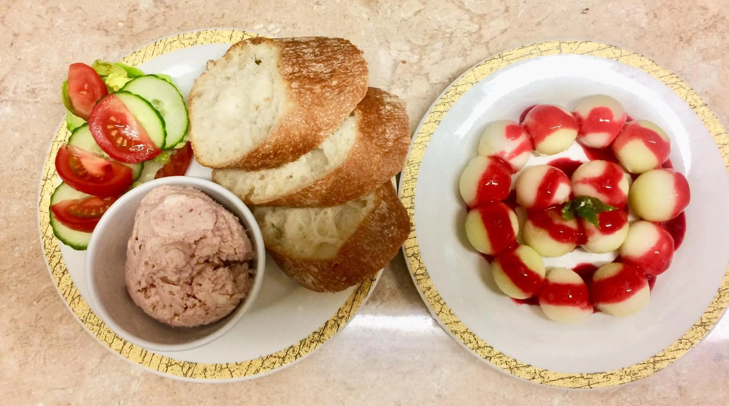 Food close-up in Burnside Lodge