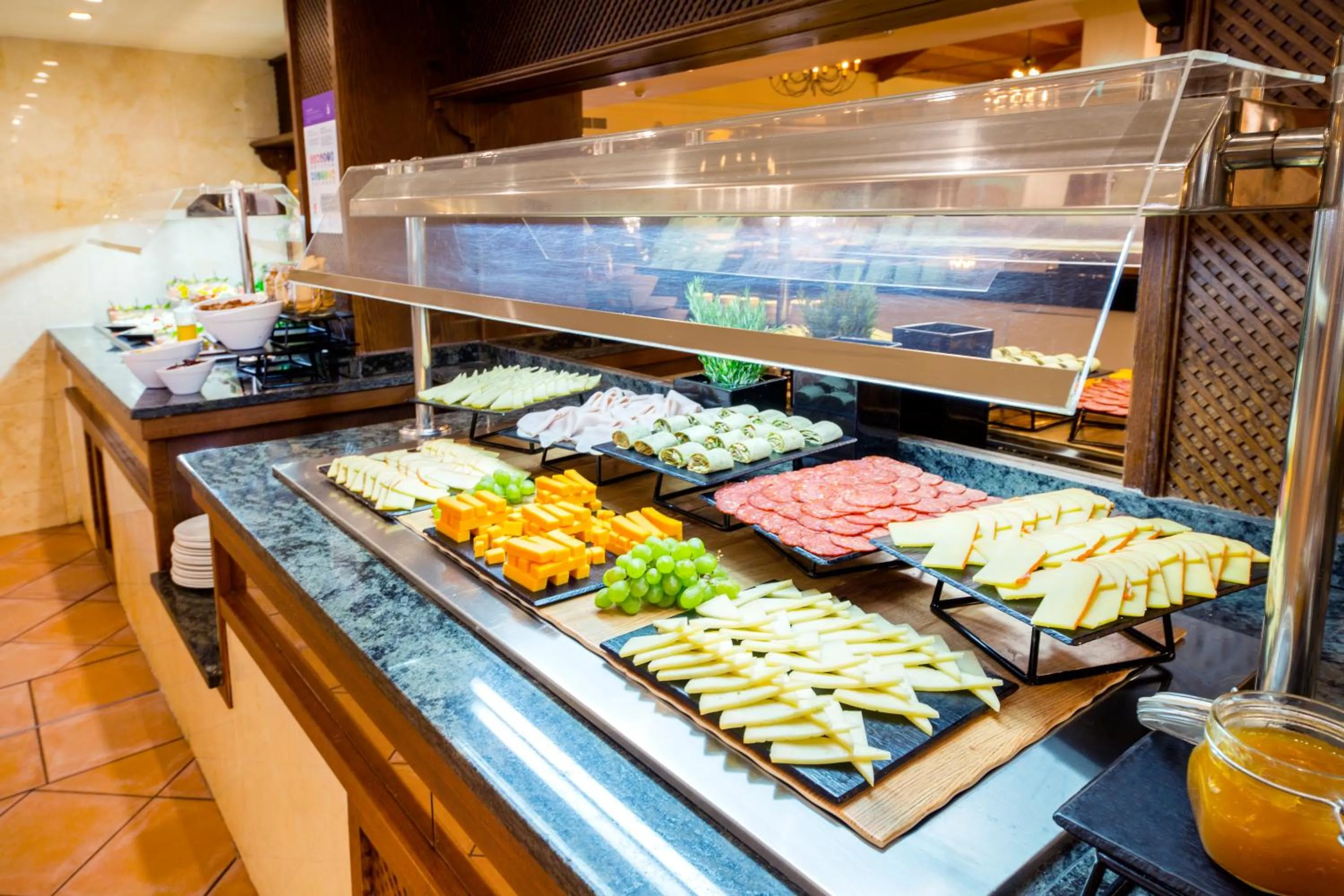 Food and drinks in Vell Mari Hotel & Resort