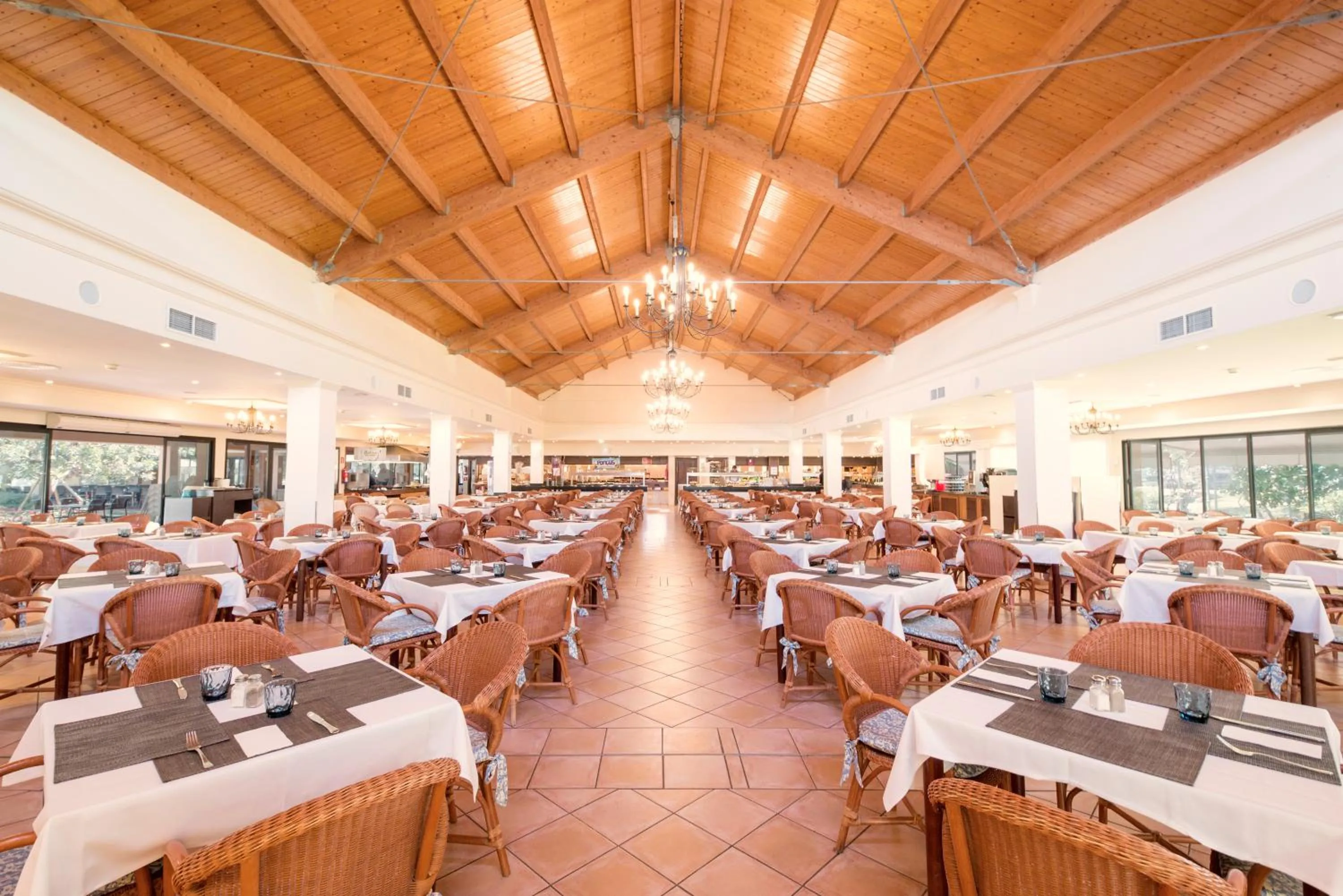 Restaurant/places to eat in Vell Mari Hotel & Resort