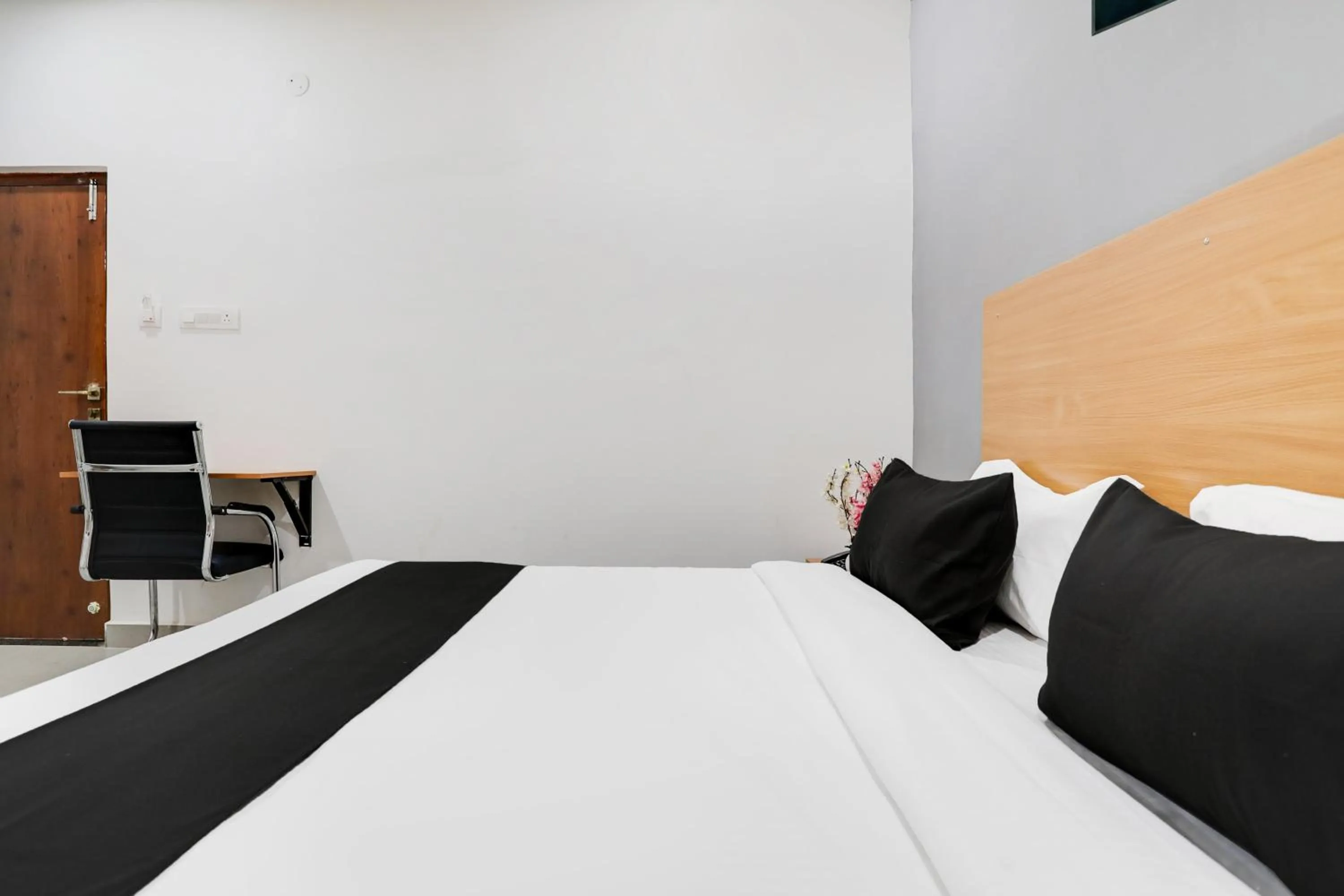 Bedroom, Bed in Super Townhouse Shamshabad Near Airport