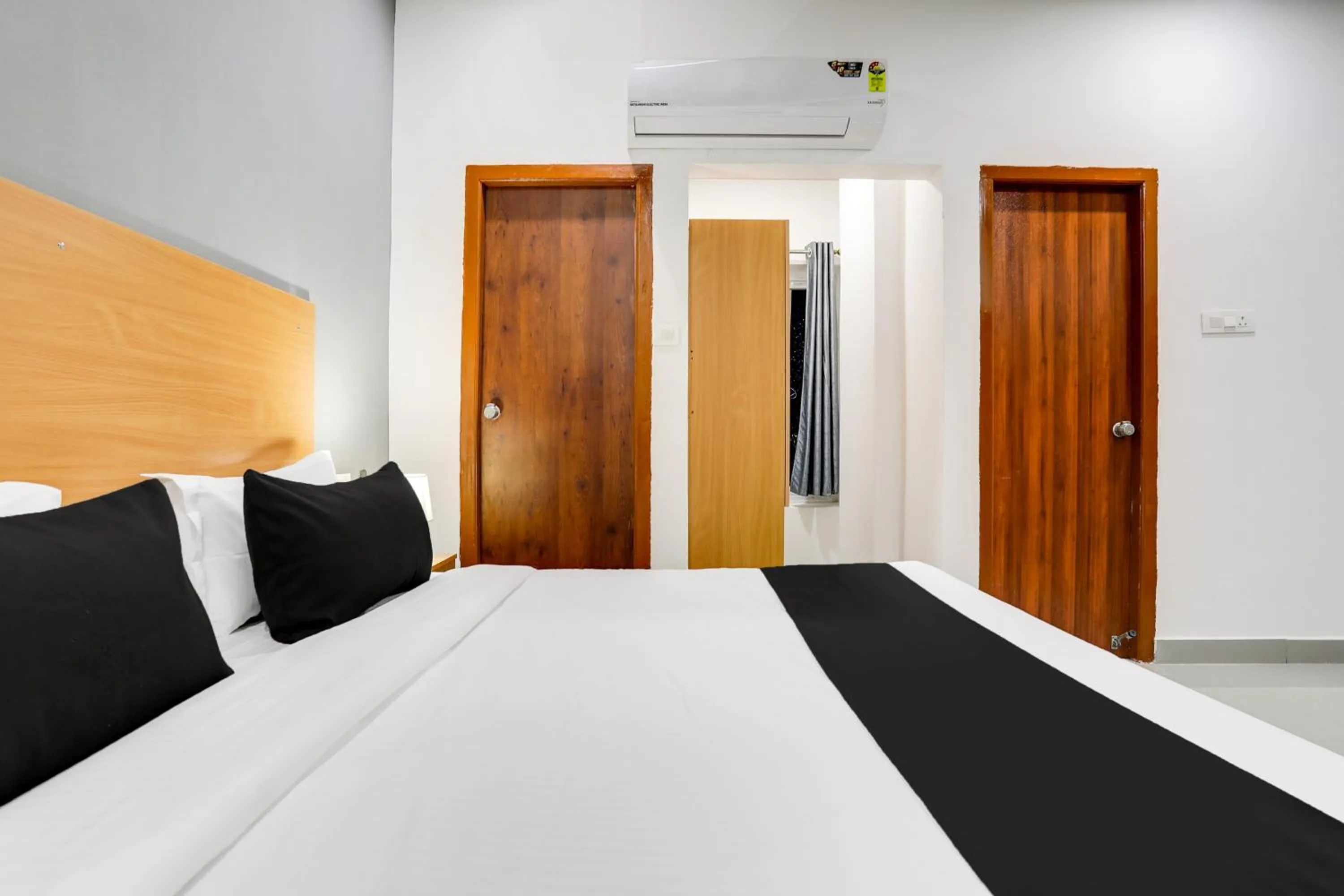 Bedroom, Bed in Super Townhouse Shamshabad Near Airport