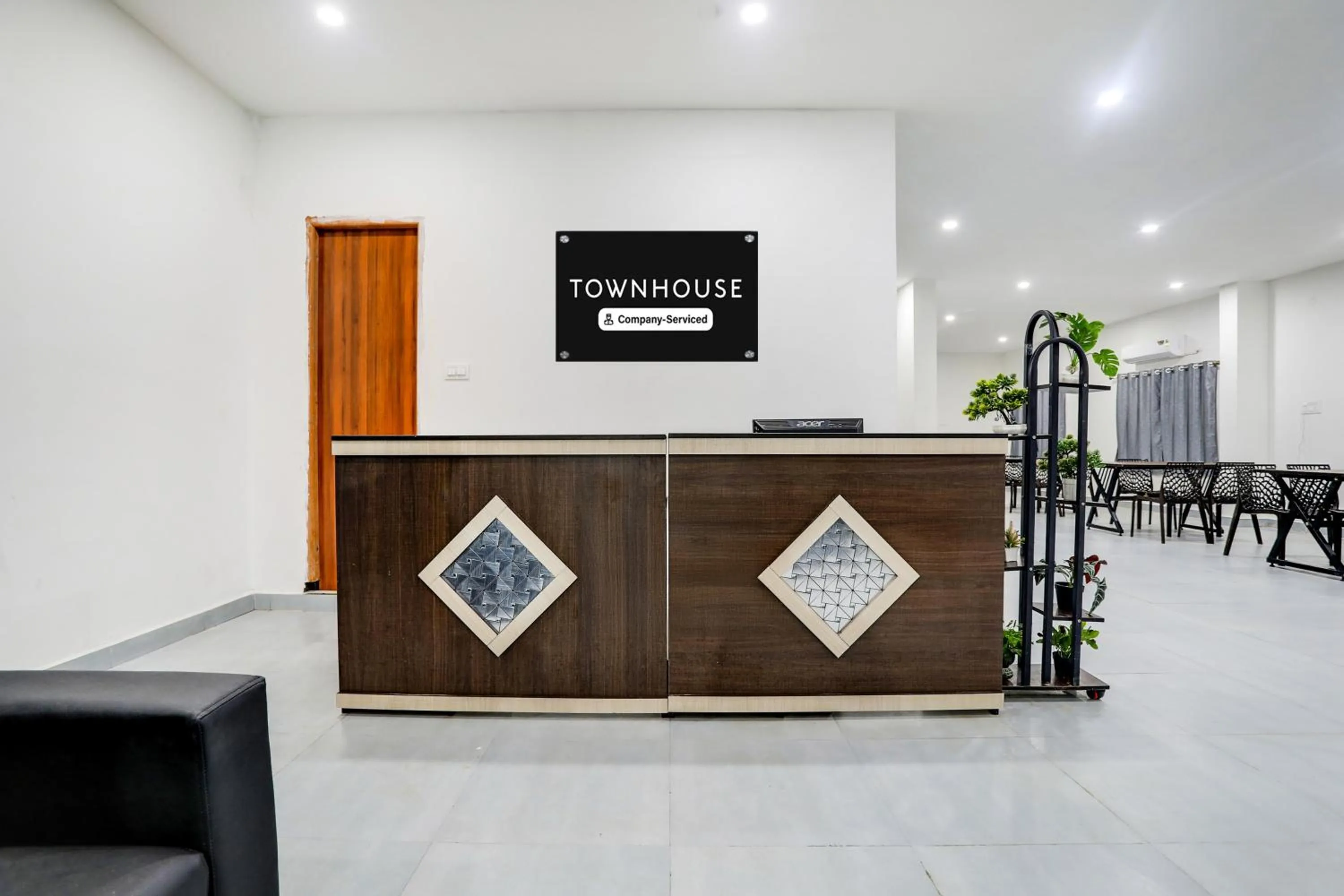 Lobby or reception in Super Townhouse Shamshabad Near Airport
