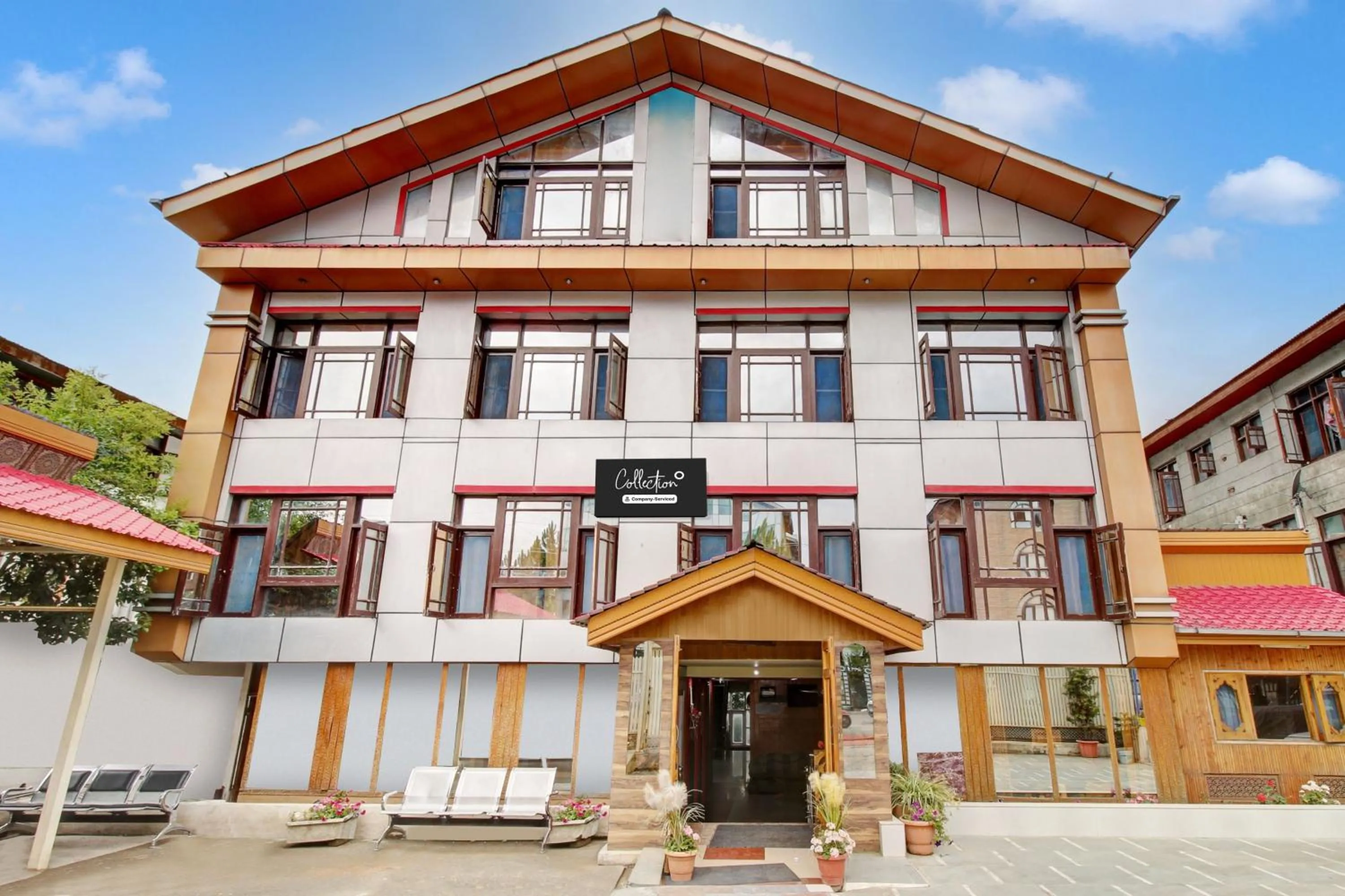 Facade/entrance in HOTEL LAVENDER