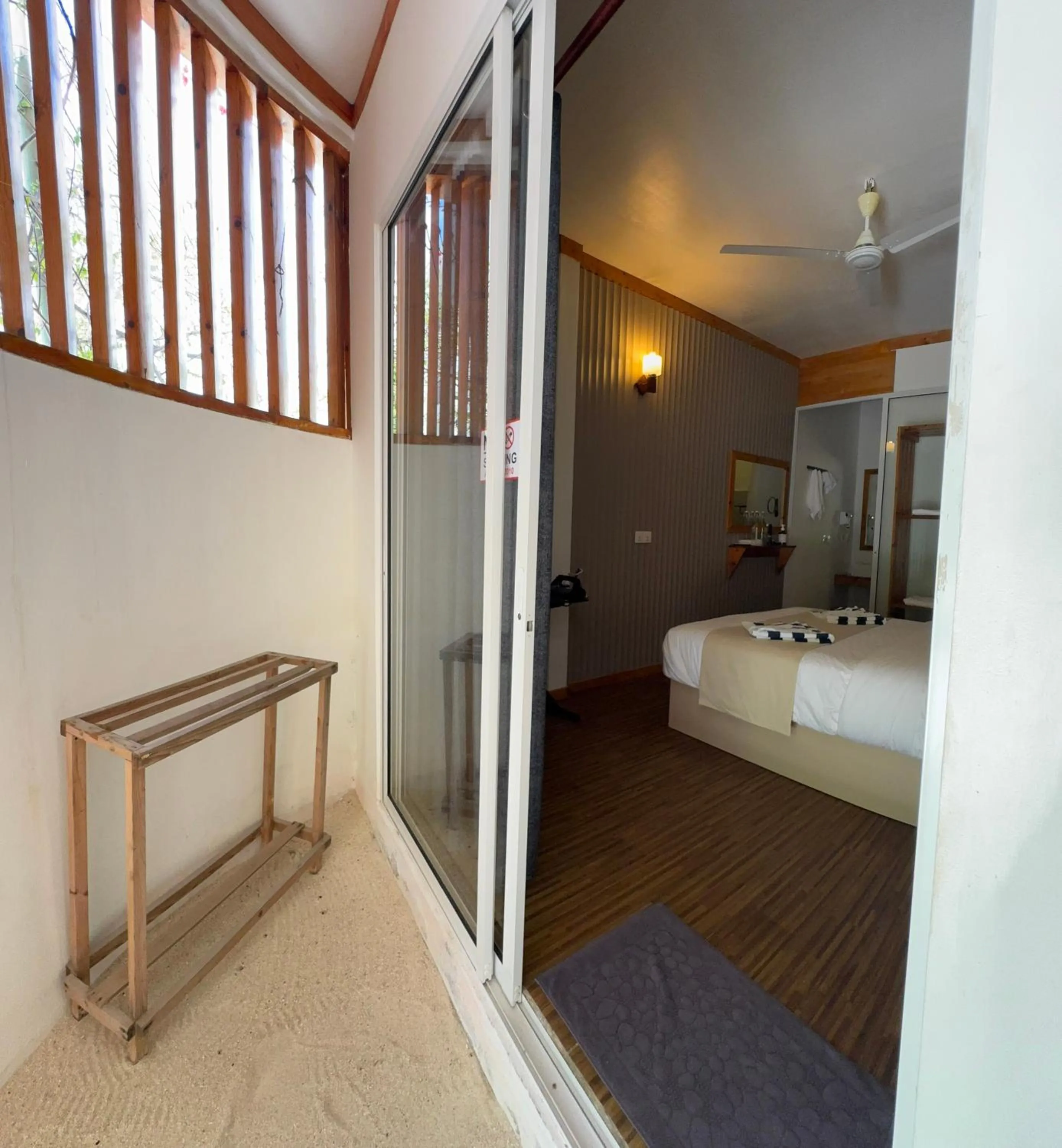 Photo of the whole room, Bed in Navaya Dhiffushi