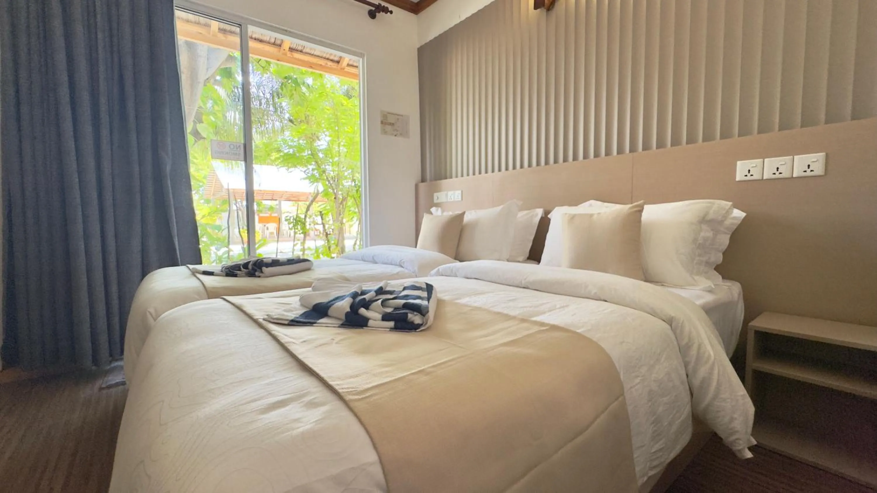 Photo of the whole room, Bed in Navaya Dhiffushi