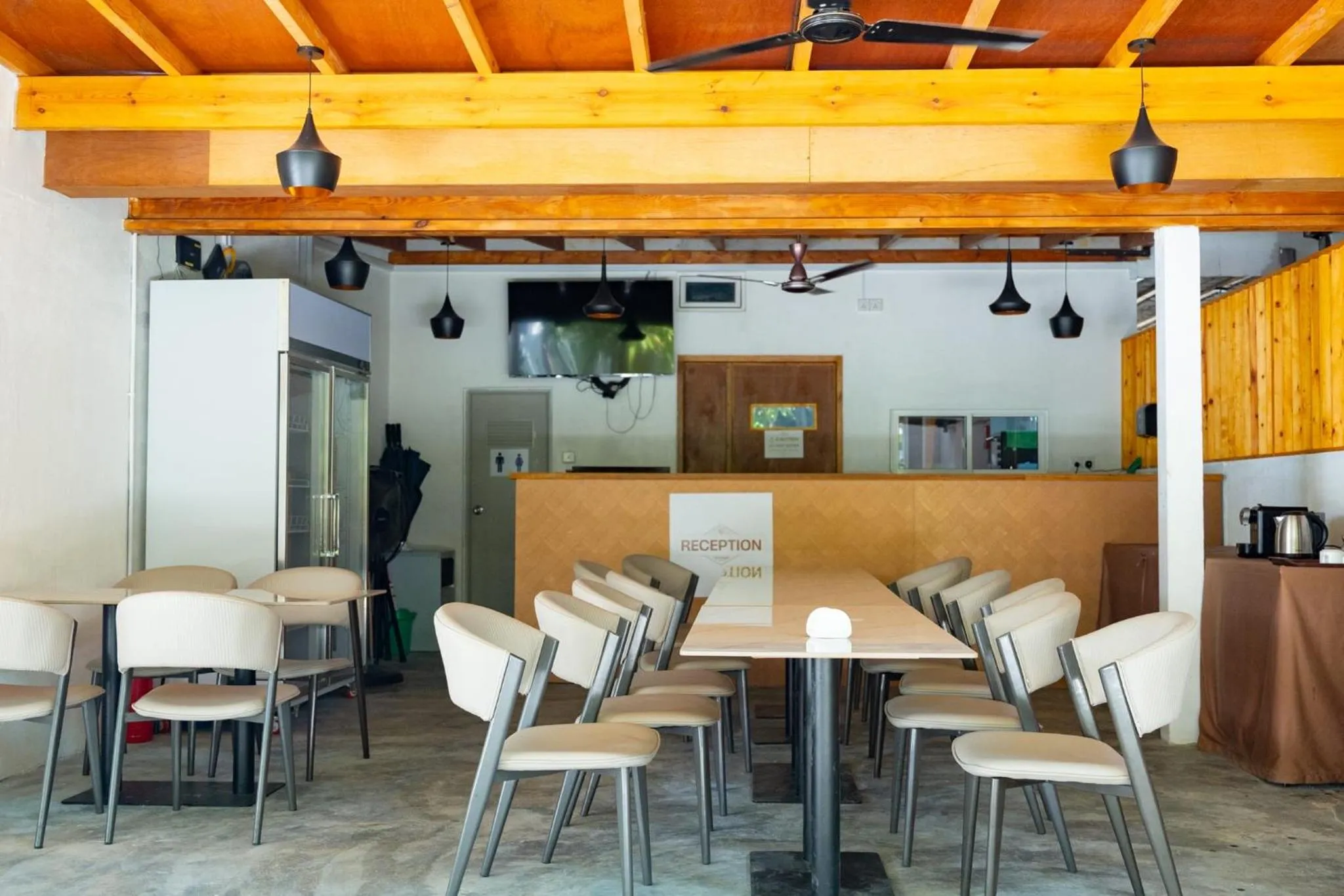 Restaurant/places to eat in Navaya Dhiffushi