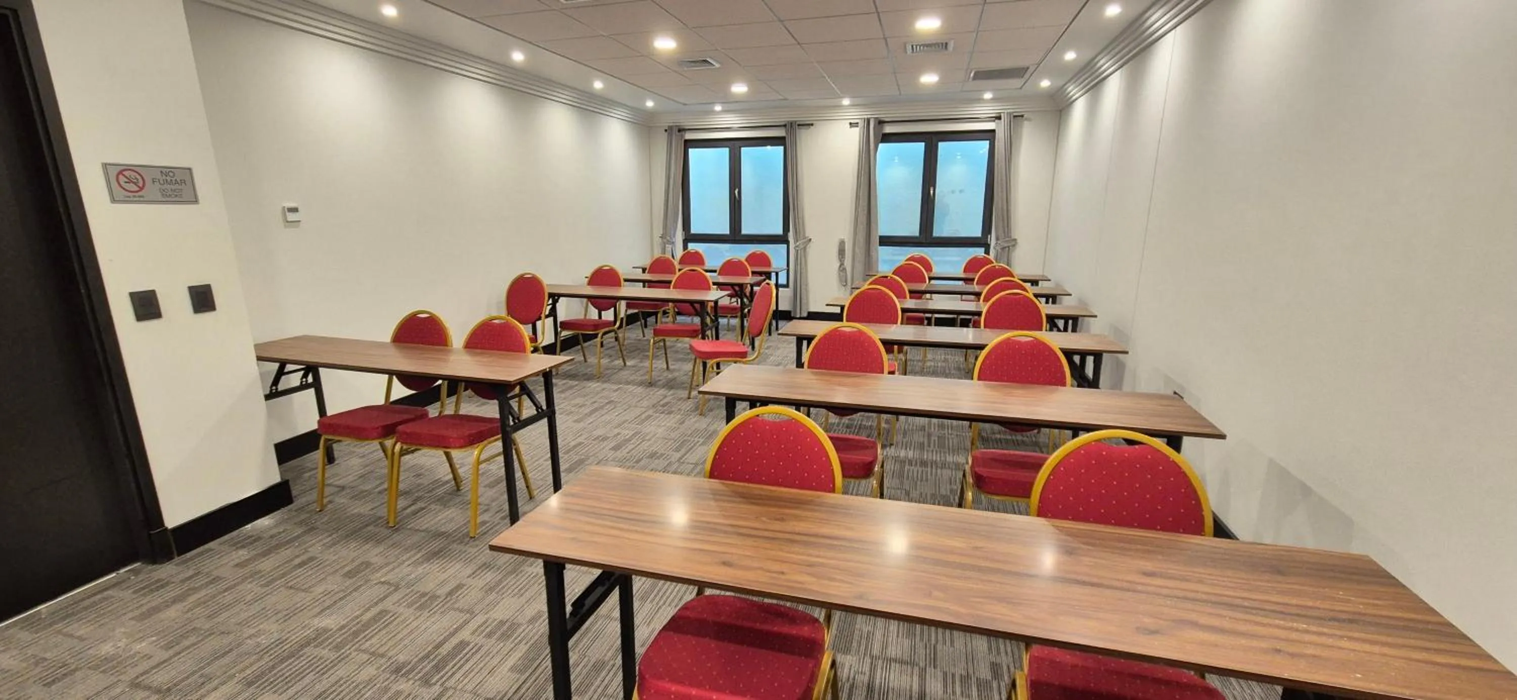 Meeting/conference room in Hotel Diego de Almagro La Serena Express