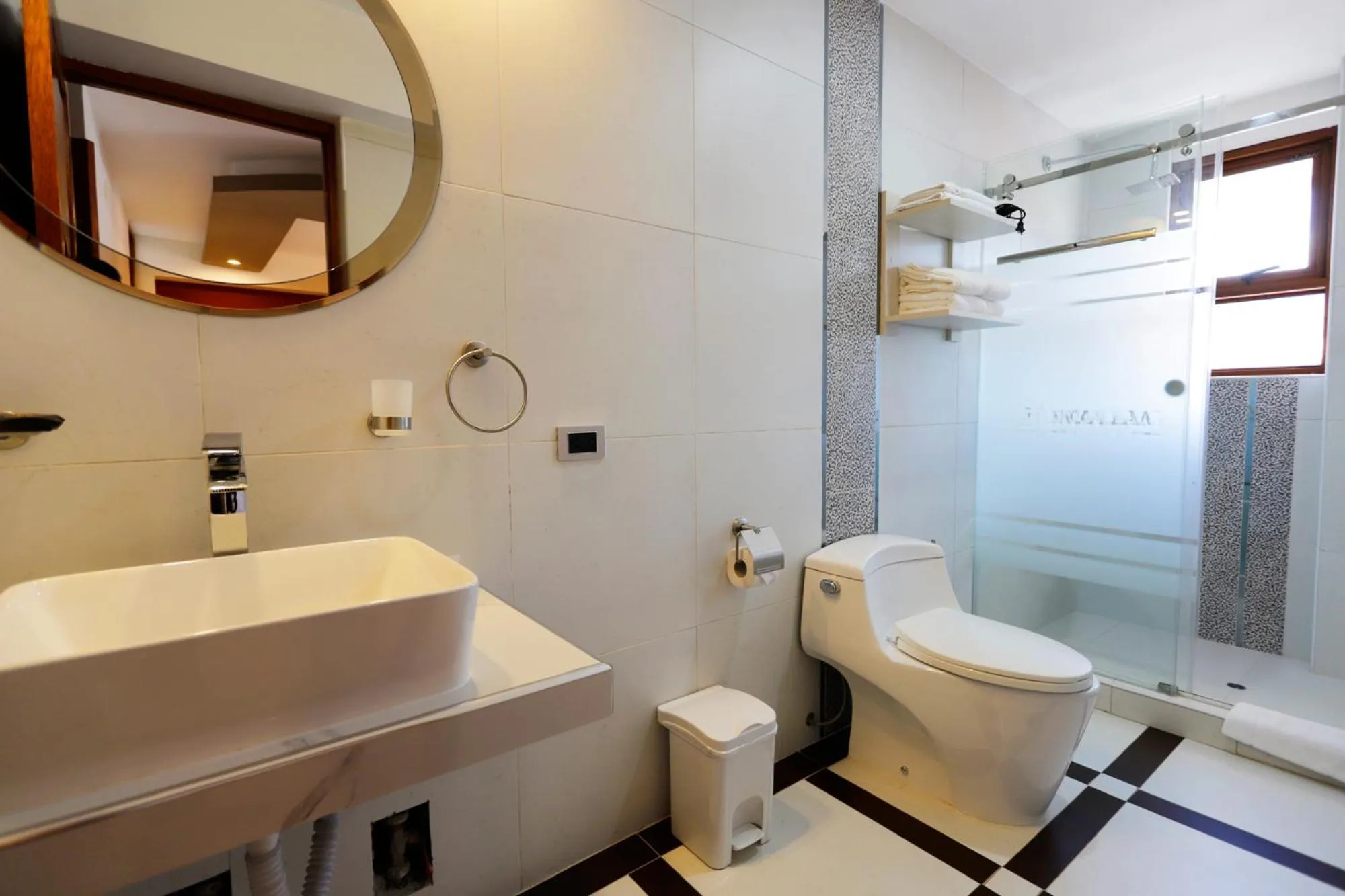 Shower in INKALAM cusco