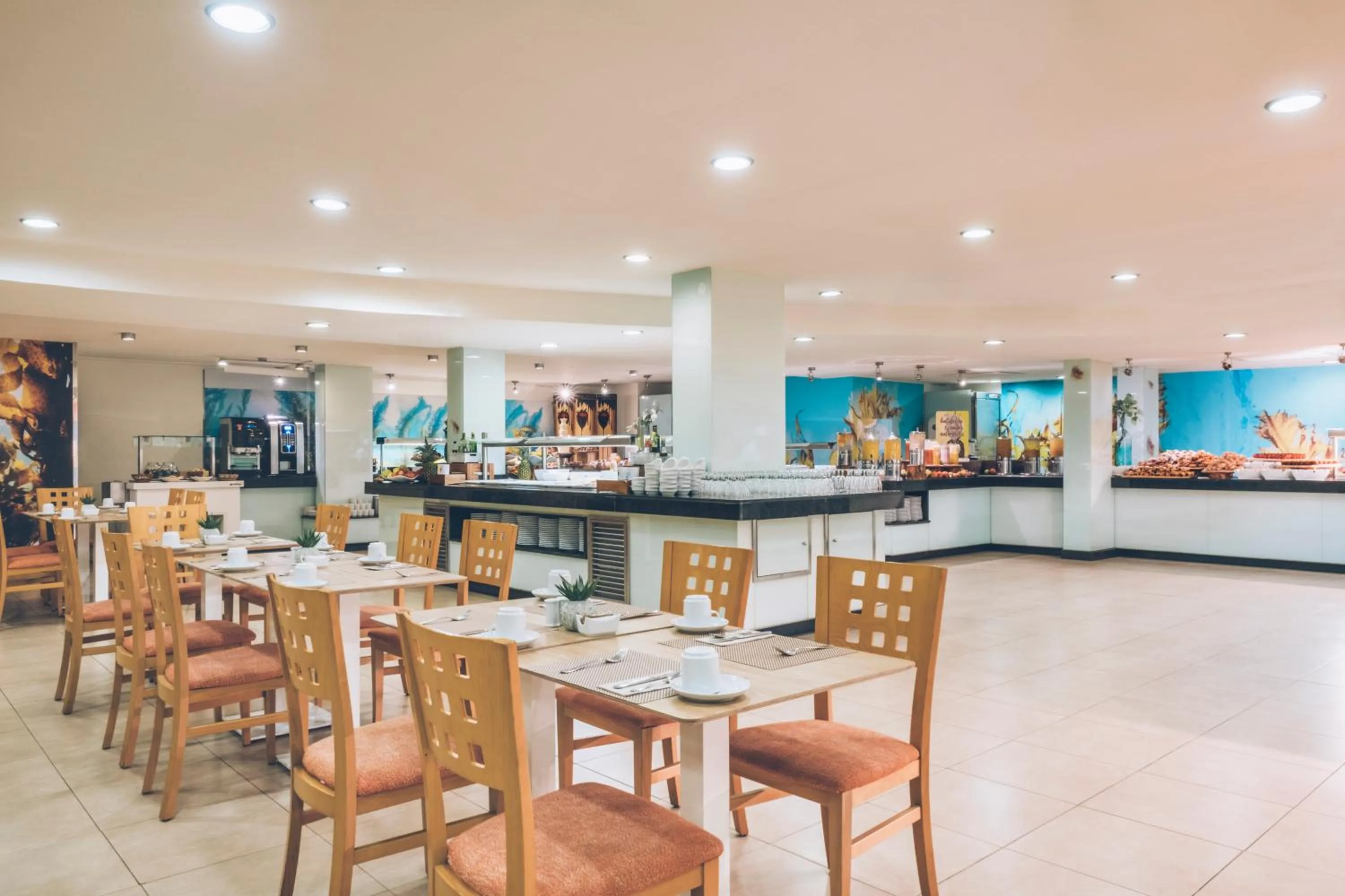 Restaurant/places to eat in Iberostar Waves Pinos Park
