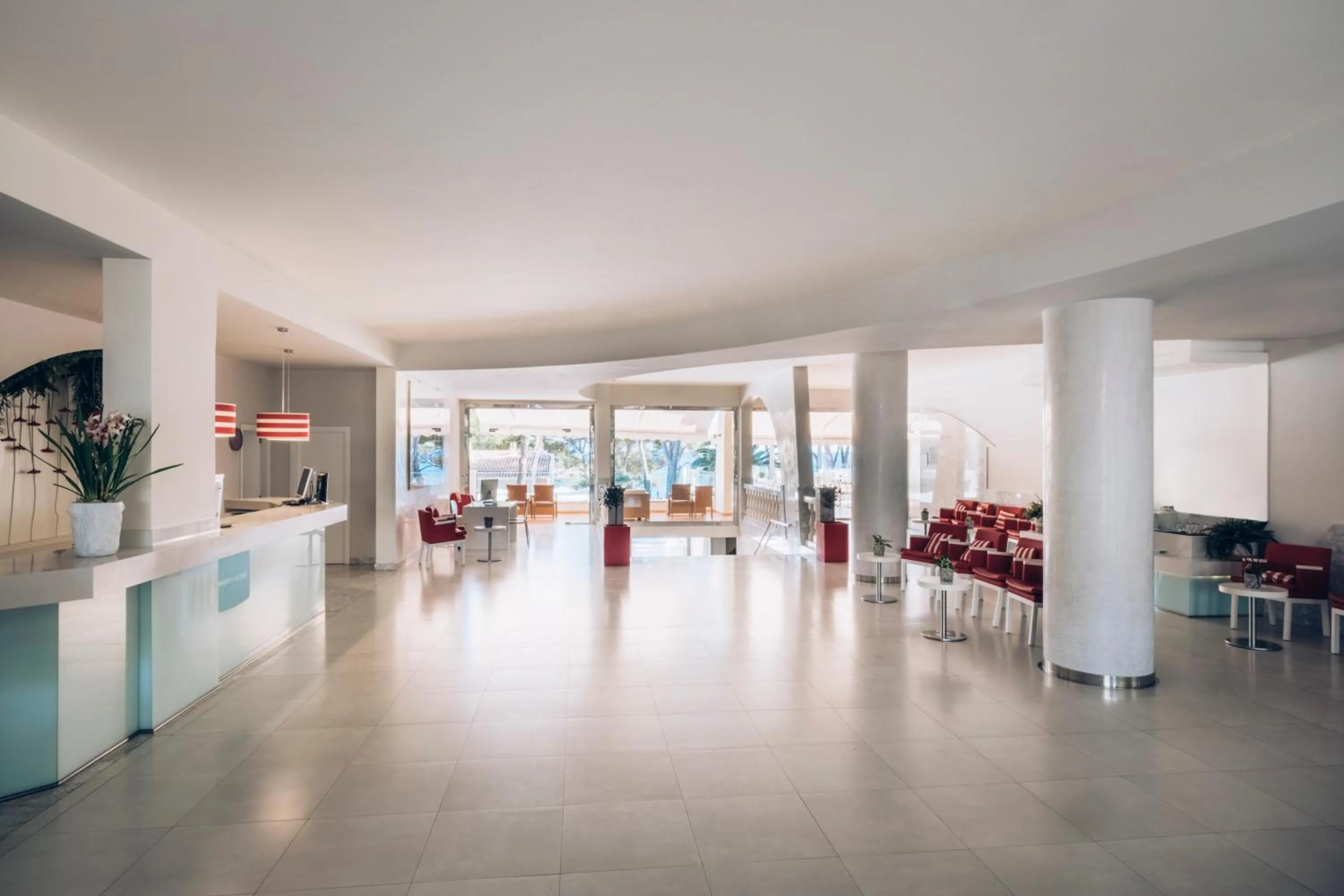 Lobby or reception in Iberostar Waves Pinos Park