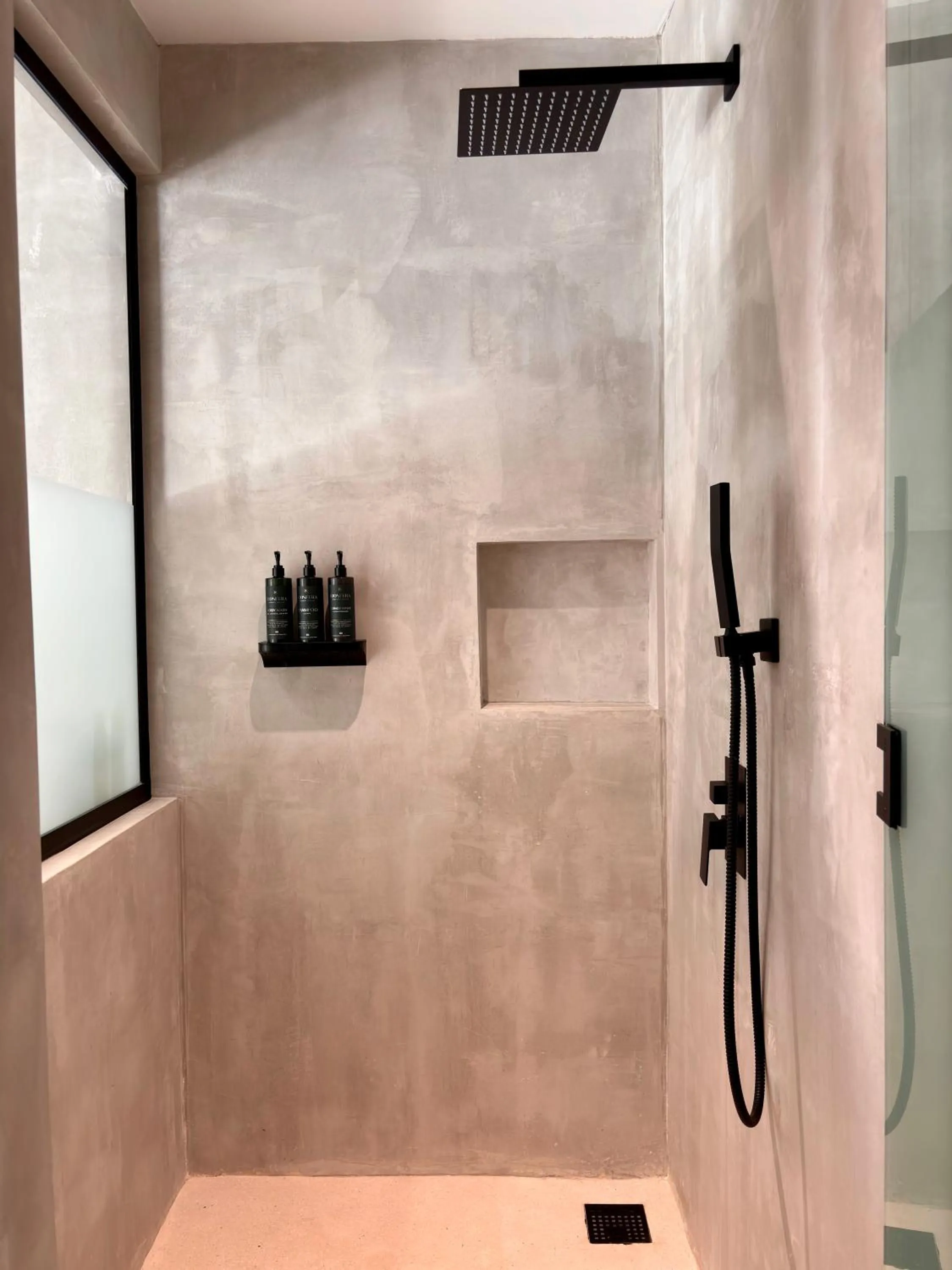 Shower in Blooma Boutique Hotel