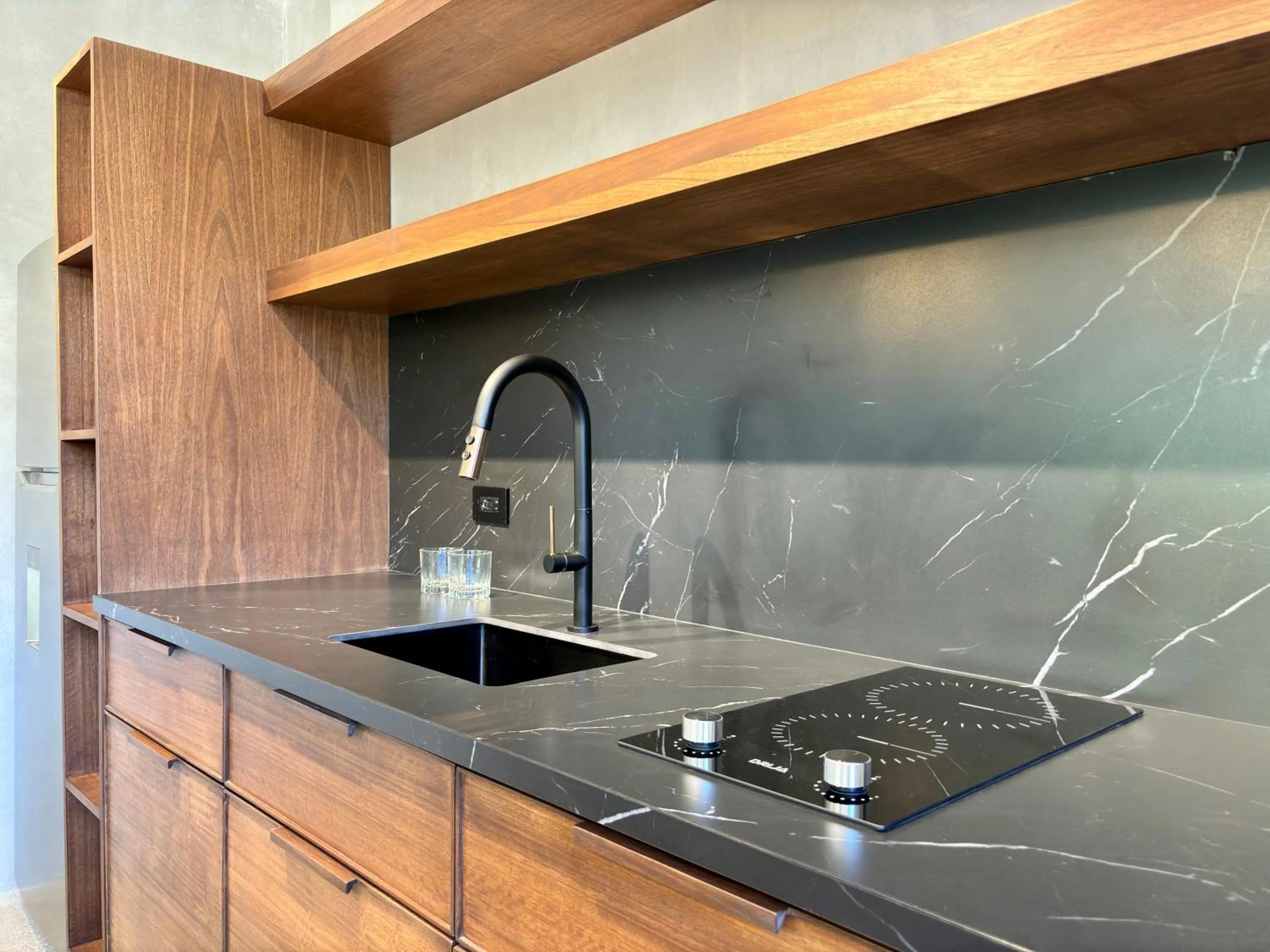 Kitchen or kitchenette in Blooma Boutique Hotel