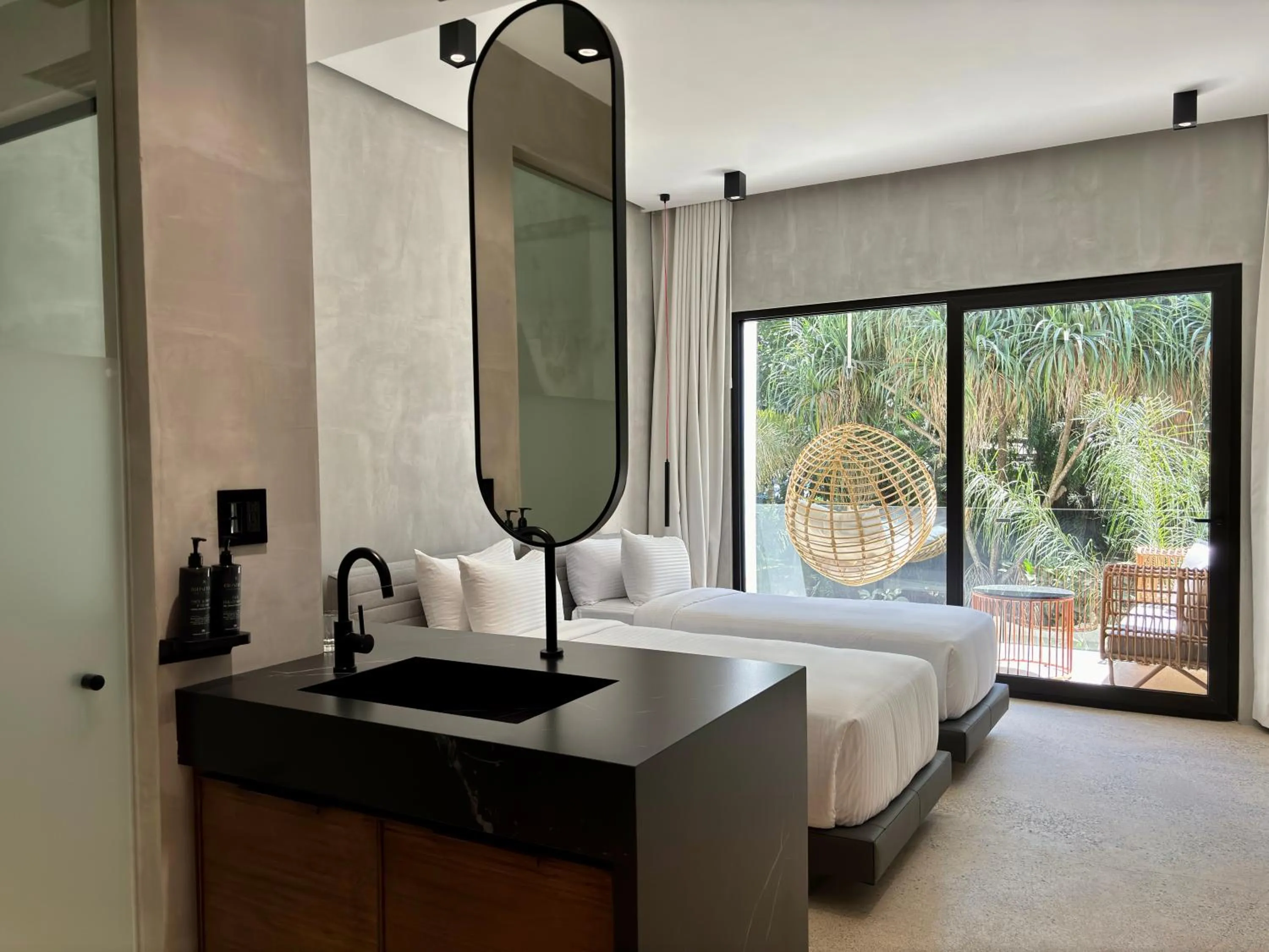 Bathroom, Bed in Blooma Boutique Hotel