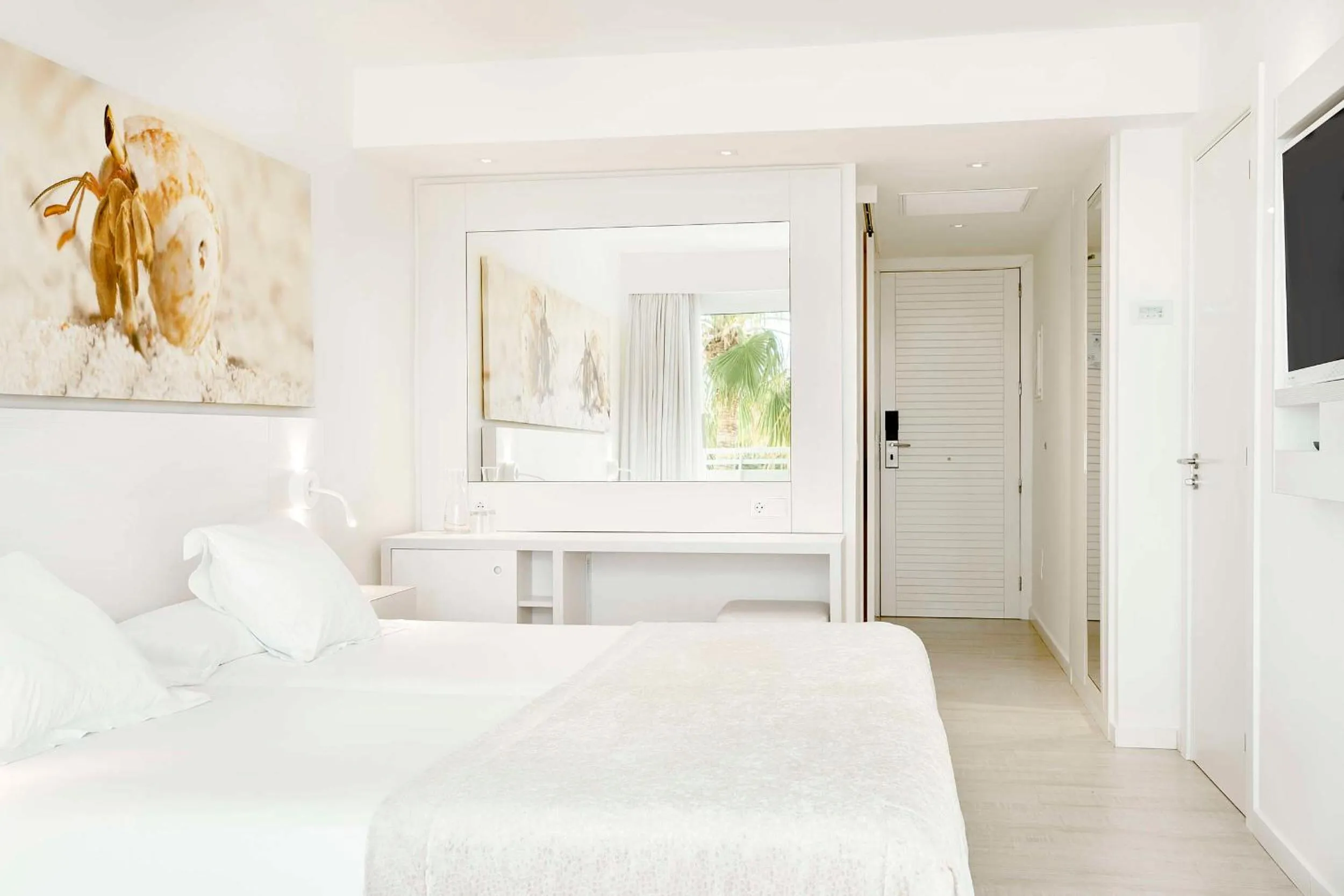 Bedroom, Bed in Iberostar Waves Cristina