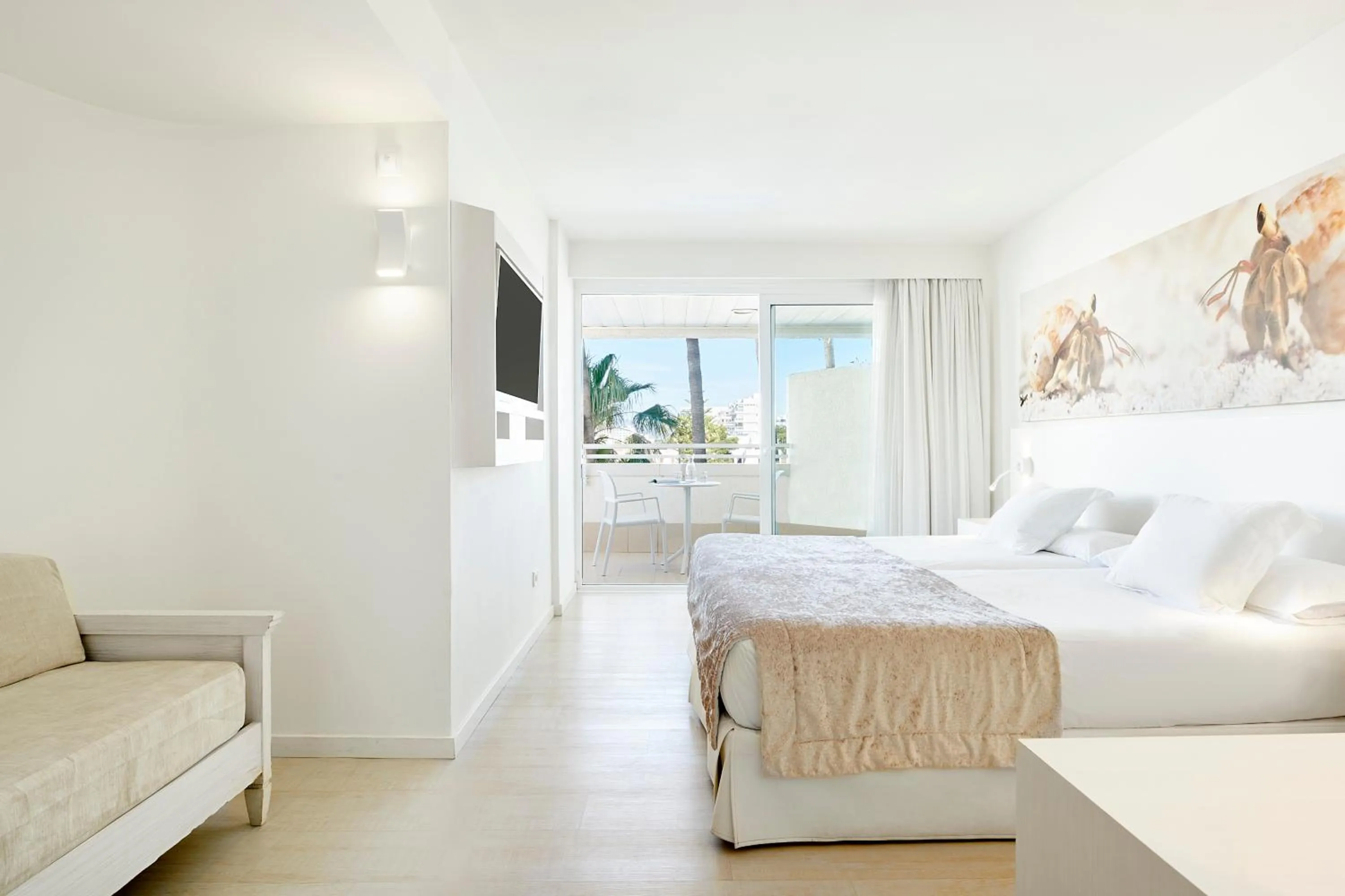 Bedroom, Bed in Iberostar Waves Cristina