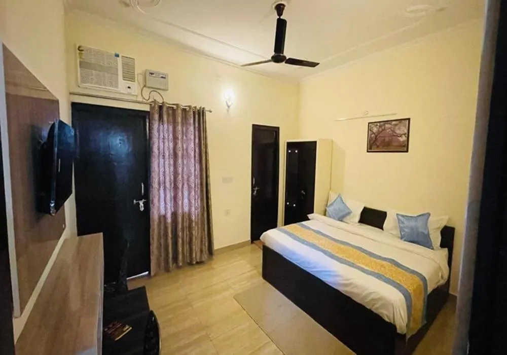 air conditioner, Bed in The Gange Hill By Green Bird Hospitality