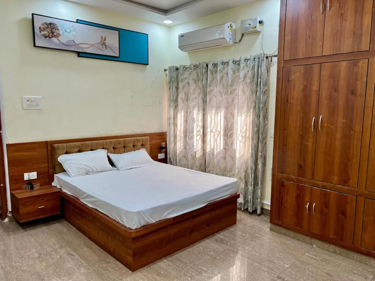 Bed in Om Kashi Villa