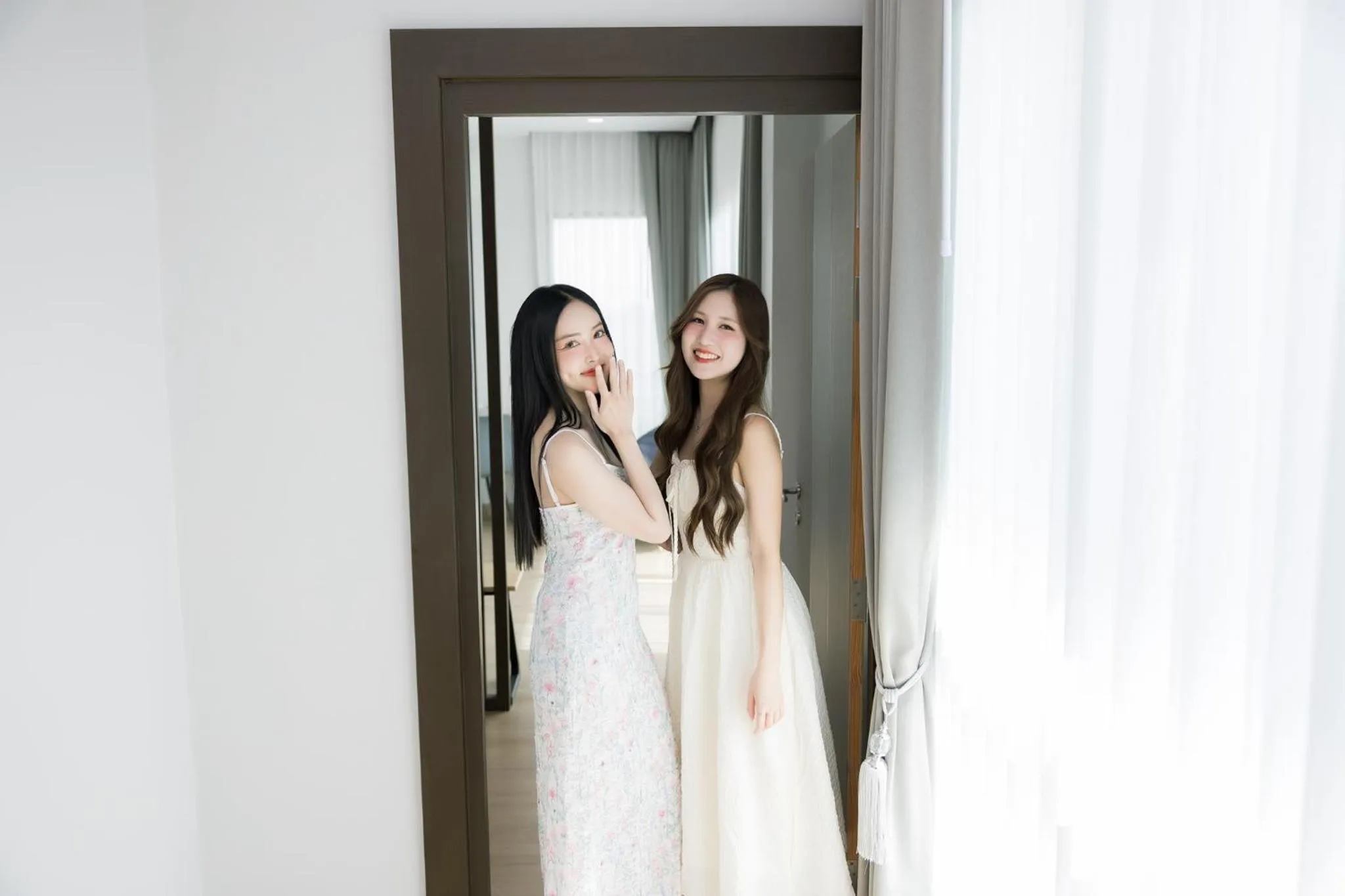 People in The Horizon Groove Hotel