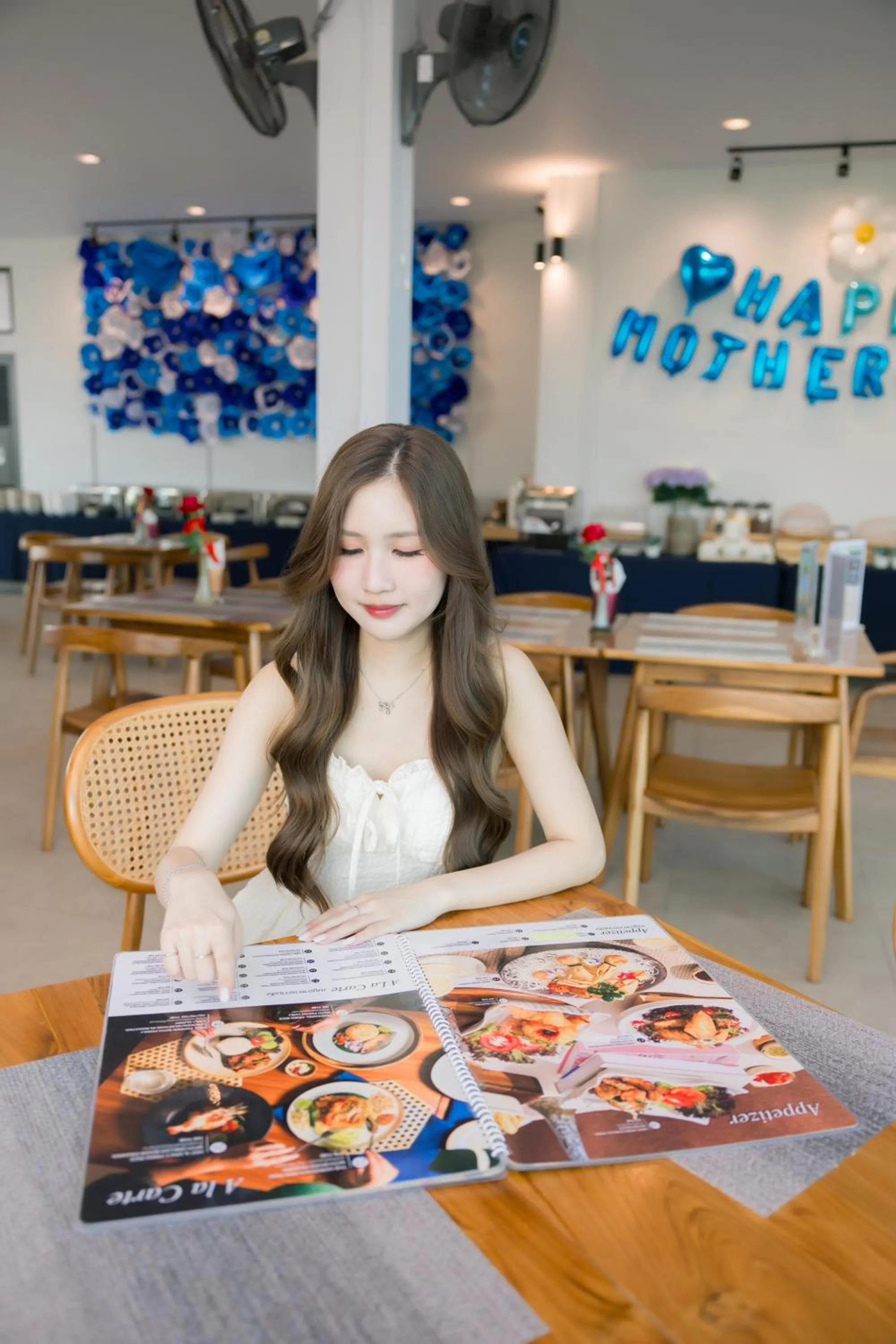 Restaurant/places to eat in The Horizon Groove Hotel