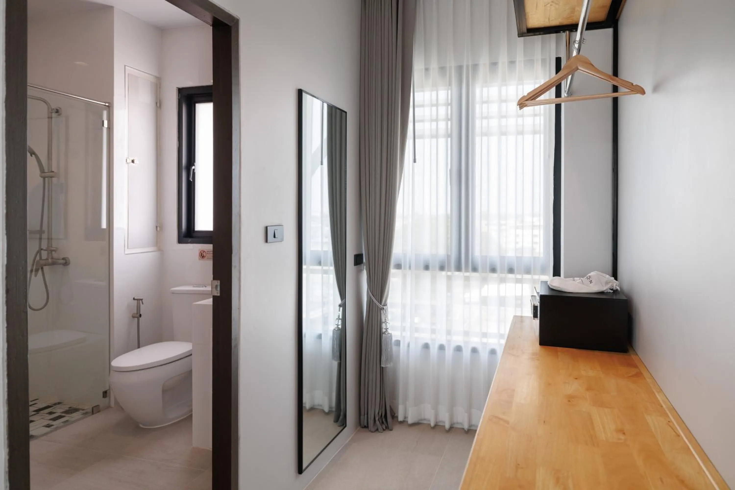 Shower in The Horizon Groove Hotel