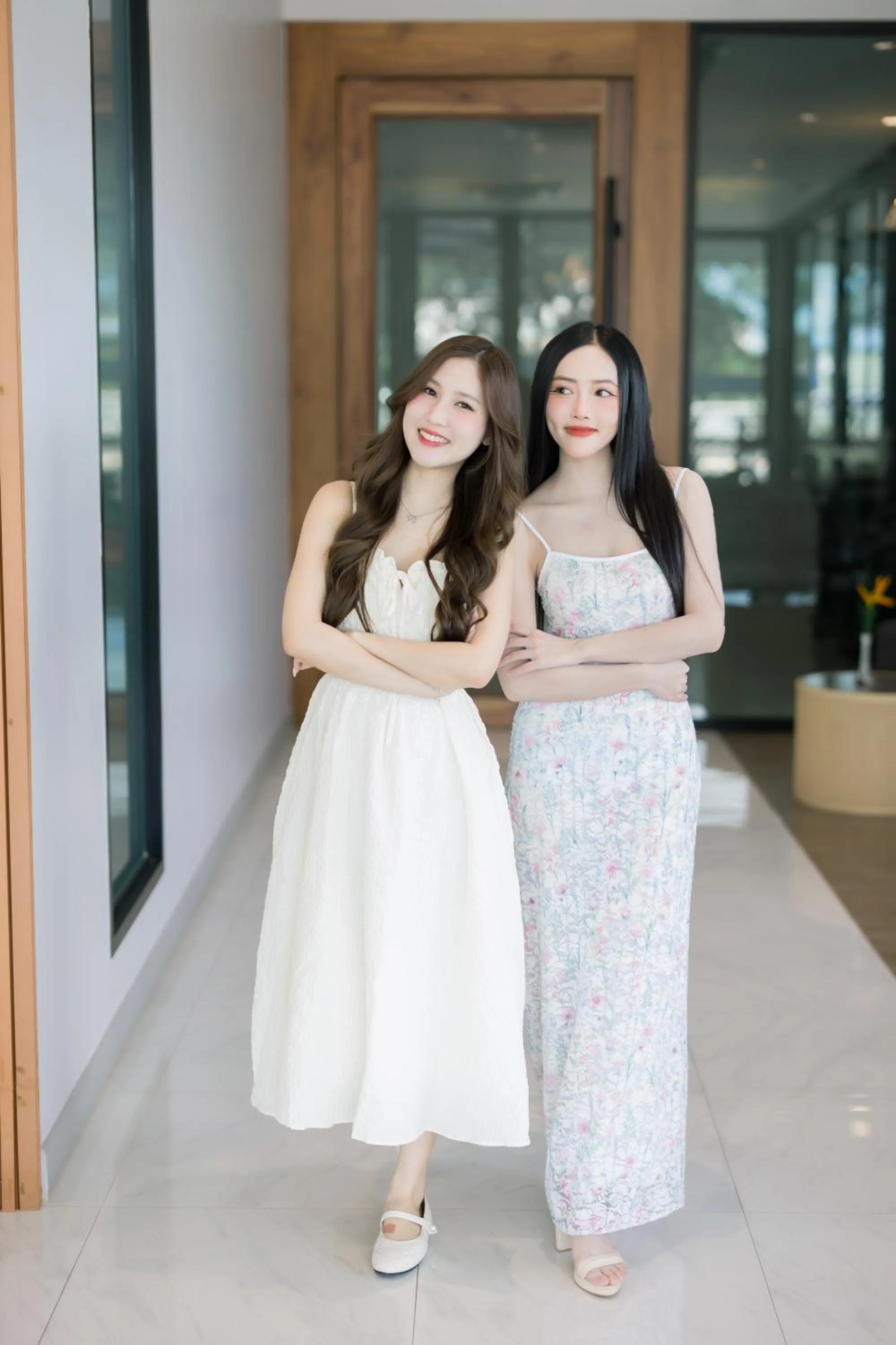 People in The Horizon Groove Hotel