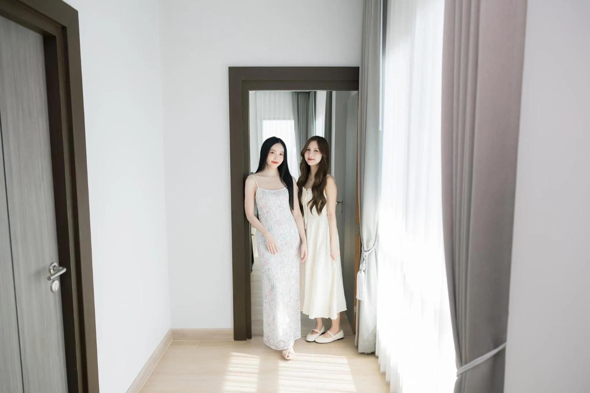 People in The Horizon Groove Hotel