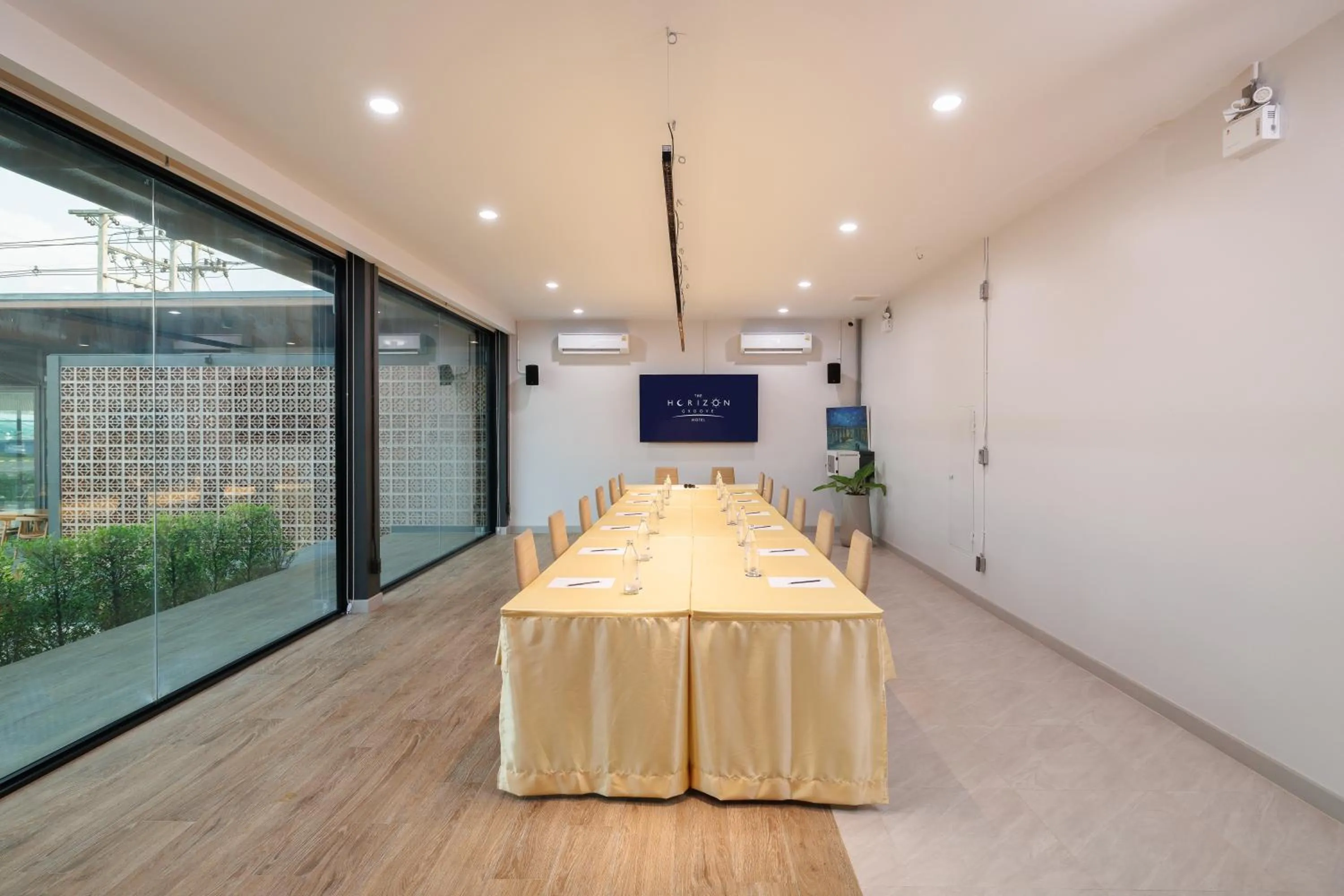 Meeting/conference room in The Horizon Groove Hotel