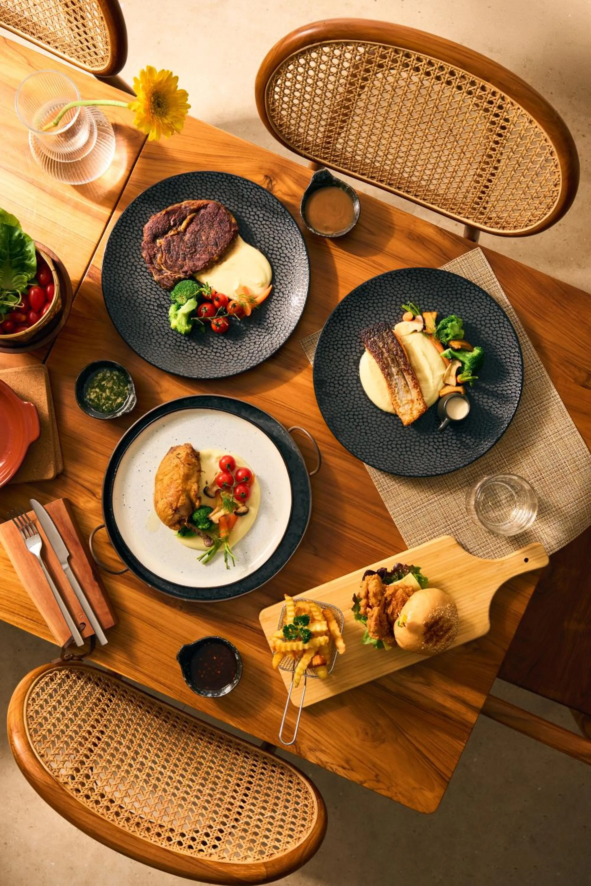 Food and drinks in The Horizon Groove Hotel