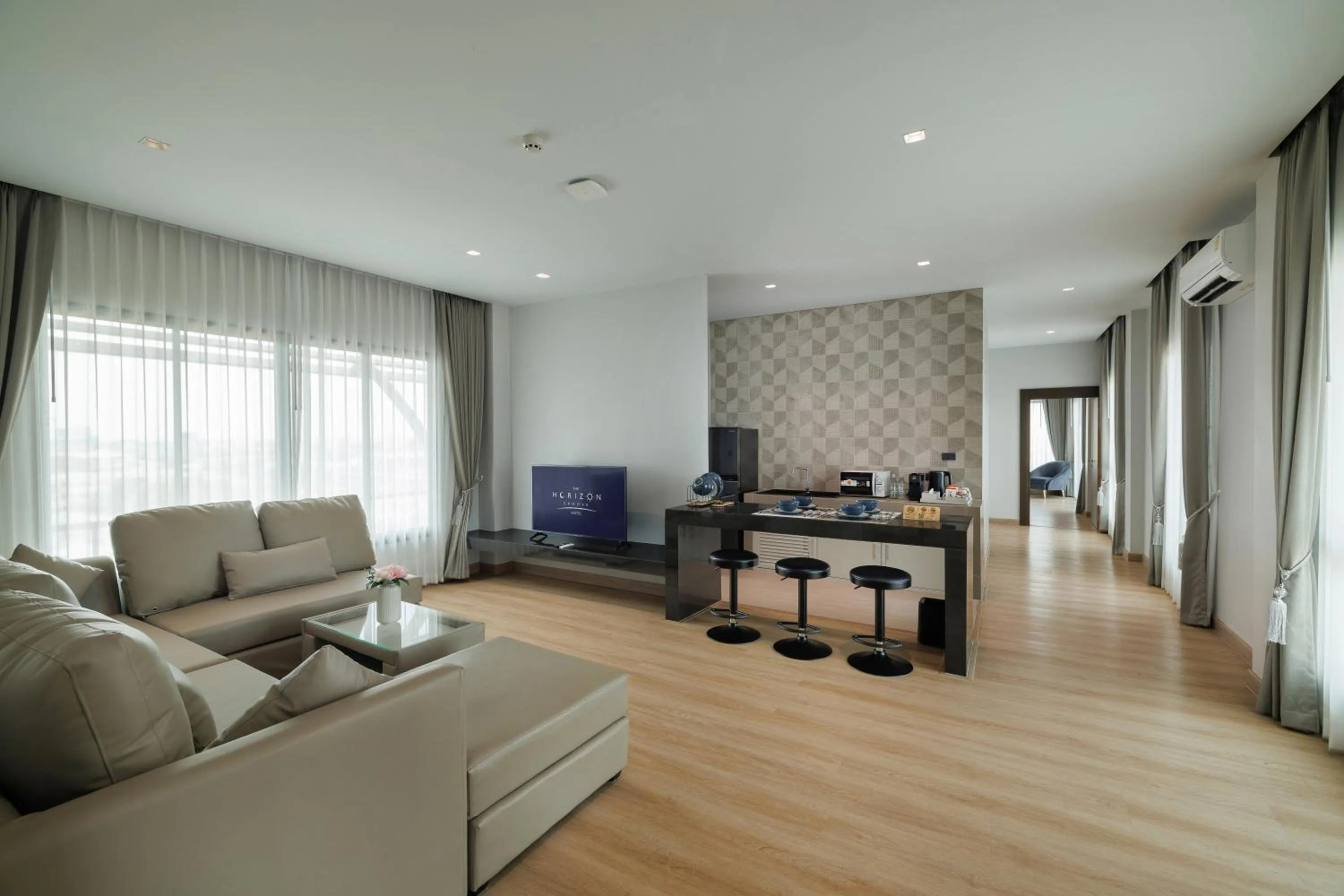 TV and multimedia in The Horizon Groove Hotel