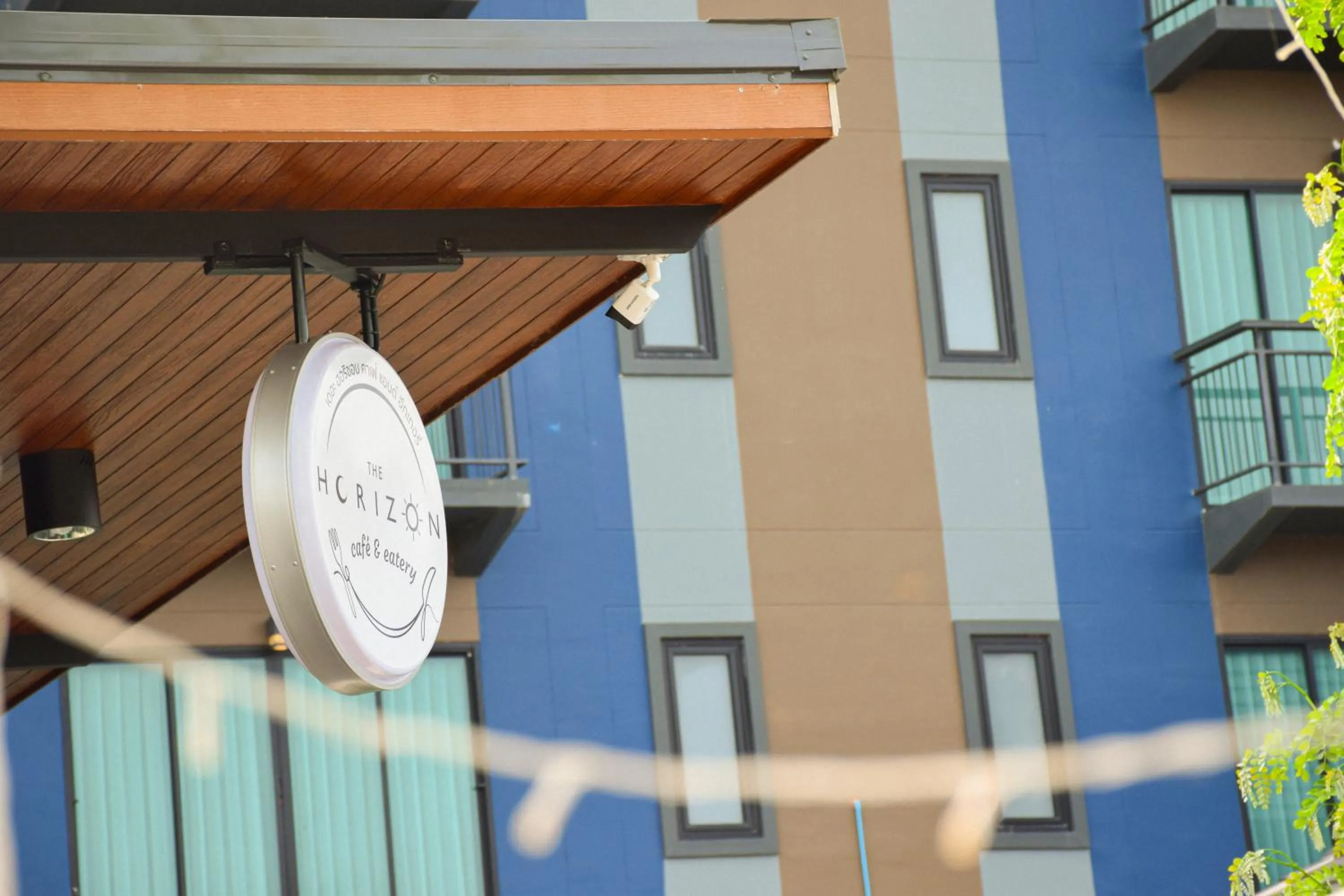 Restaurant/places to eat in The Horizon Groove Hotel