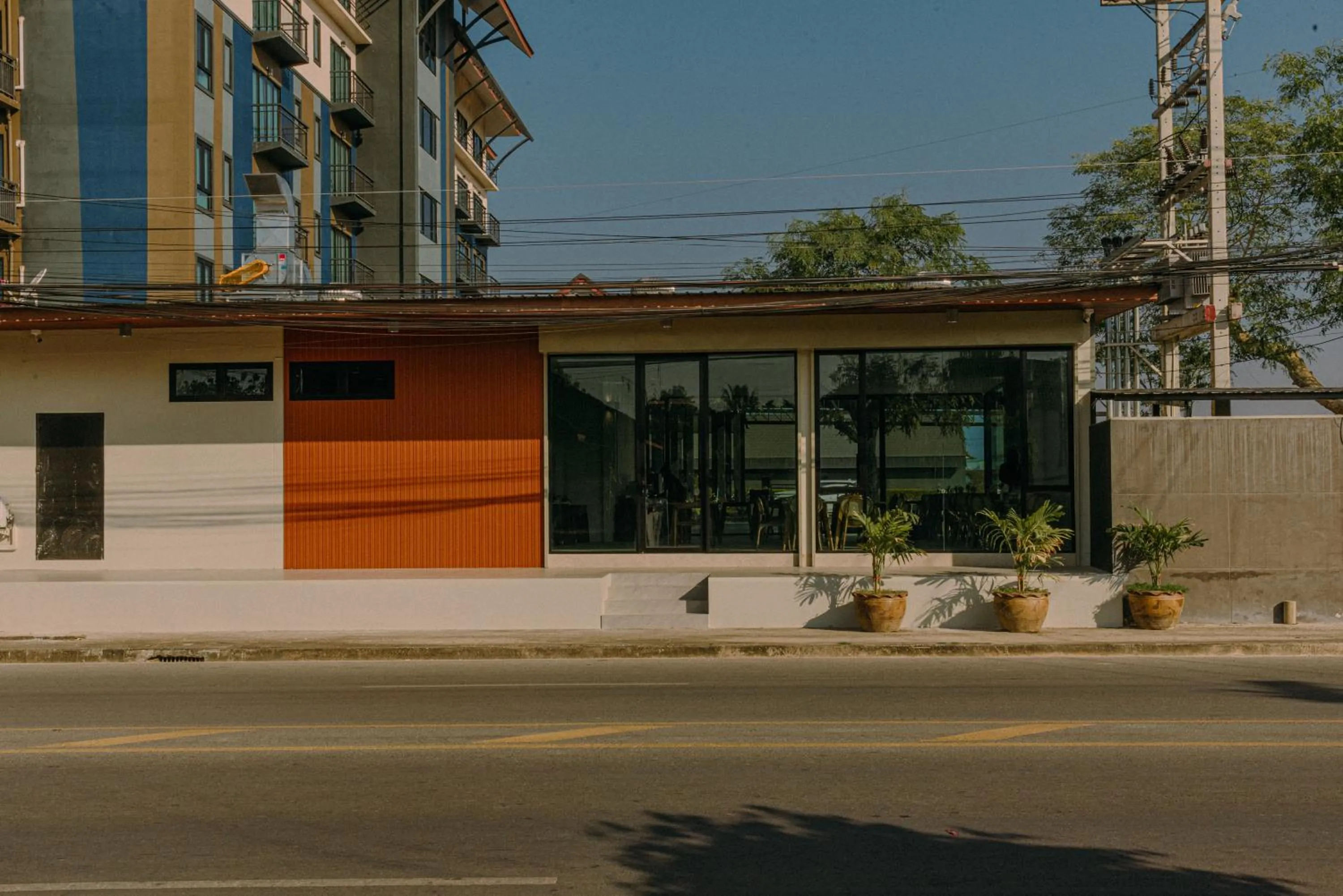 Restaurant/places to eat in The Horizon Groove Hotel