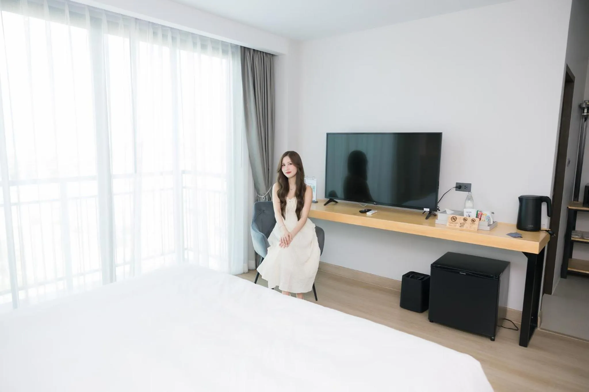 Communal lounge/ TV room, Bed in The Horizon Groove Hotel