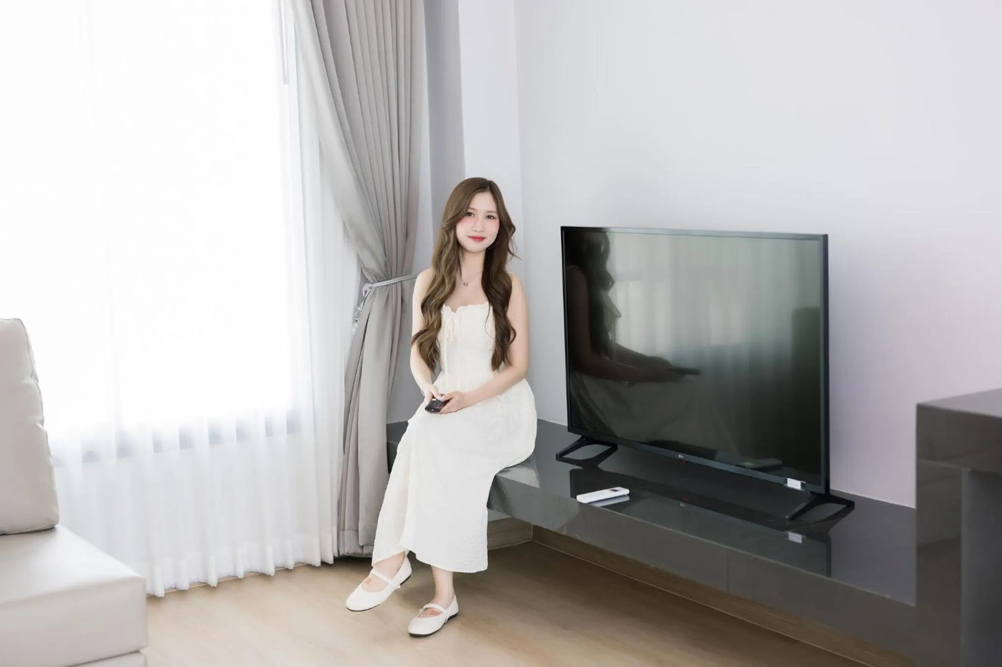 Communal lounge/ TV room in The Horizon Groove Hotel